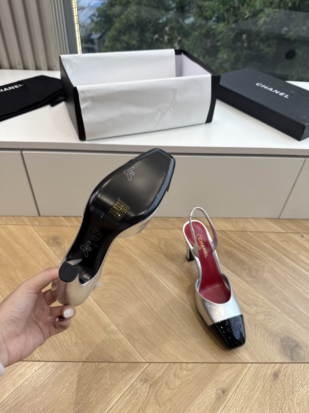 G238带飞机盒Chane*26ss新款玛丽珍单鞋高跟鞋凉鞋 温柔名媛的氛围感缓缓蔓延,圆润鞋头搭配精巧的小蝴蝶结,撞色 G238带飞机盒Chane*26ss新款玛丽珍单鞋高跟鞋凉鞋 温柔名媛的氛围感缓缓蔓延,圆润鞋头搭配精巧的小蝴蝶结,撞色
