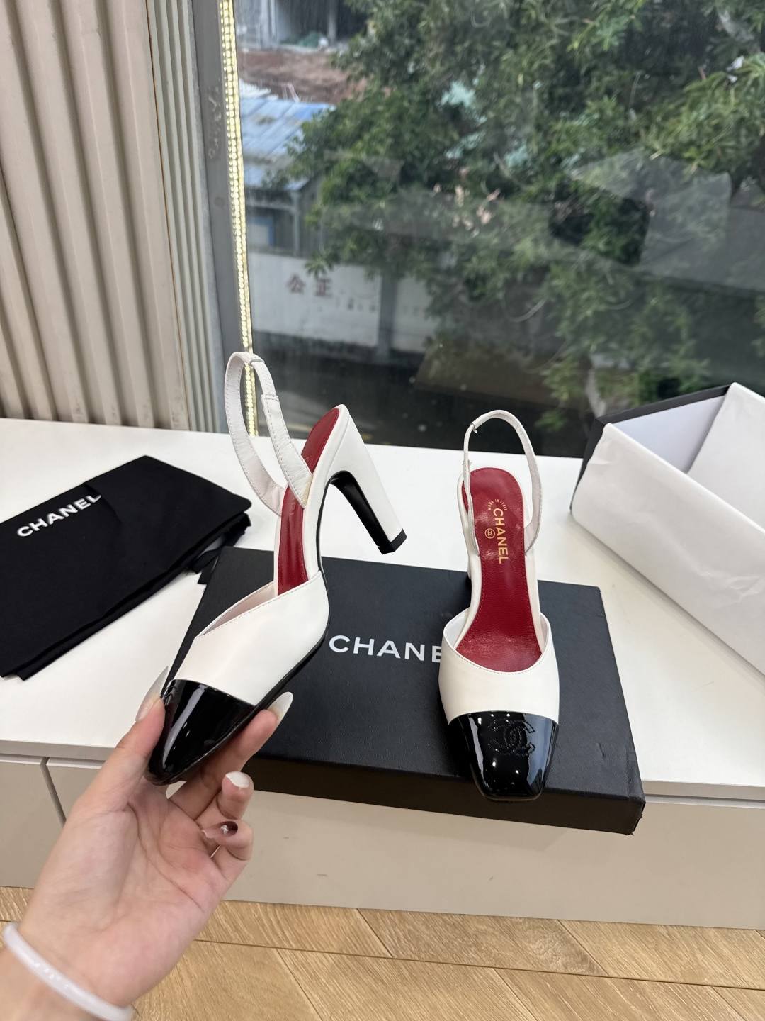 G238Chane*26ss新款玛丽珍单鞋高跟鞋凉鞋 温柔名媛的氛围感缓缓蔓延,圆润鞋头搭配精巧的小蝴蝶结,撞色方头贴标 G238Chane*26ss新款玛丽珍单鞋高跟鞋凉鞋 温柔名媛的氛围感缓缓蔓延,圆润鞋头搭配精巧的小蝴蝶结,撞色方头贴标