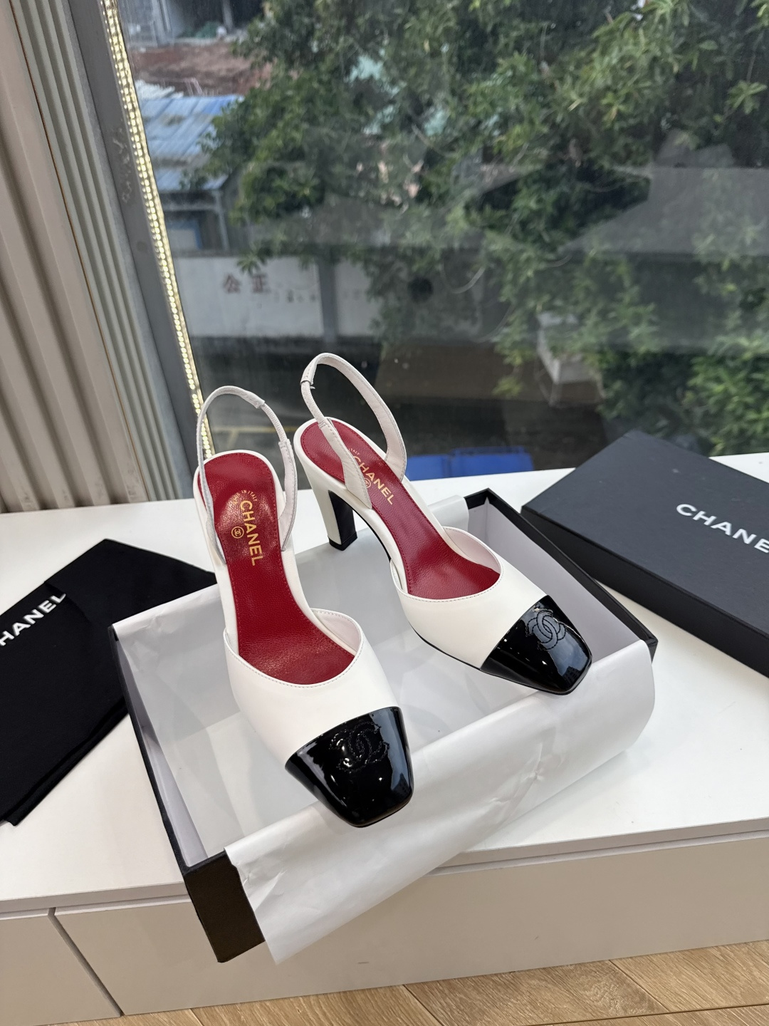 G238Chane*26ss新款玛丽珍单鞋高跟鞋凉鞋 温柔名媛的氛围感缓缓蔓延,圆润鞋头搭配精巧的小蝴蝶结,撞色方头贴标 G238Chane*26ss新款玛丽珍单鞋高跟鞋凉鞋 温柔名媛的氛围感缓缓蔓延,圆润鞋头搭配精巧的小蝴蝶结,撞色方头贴标