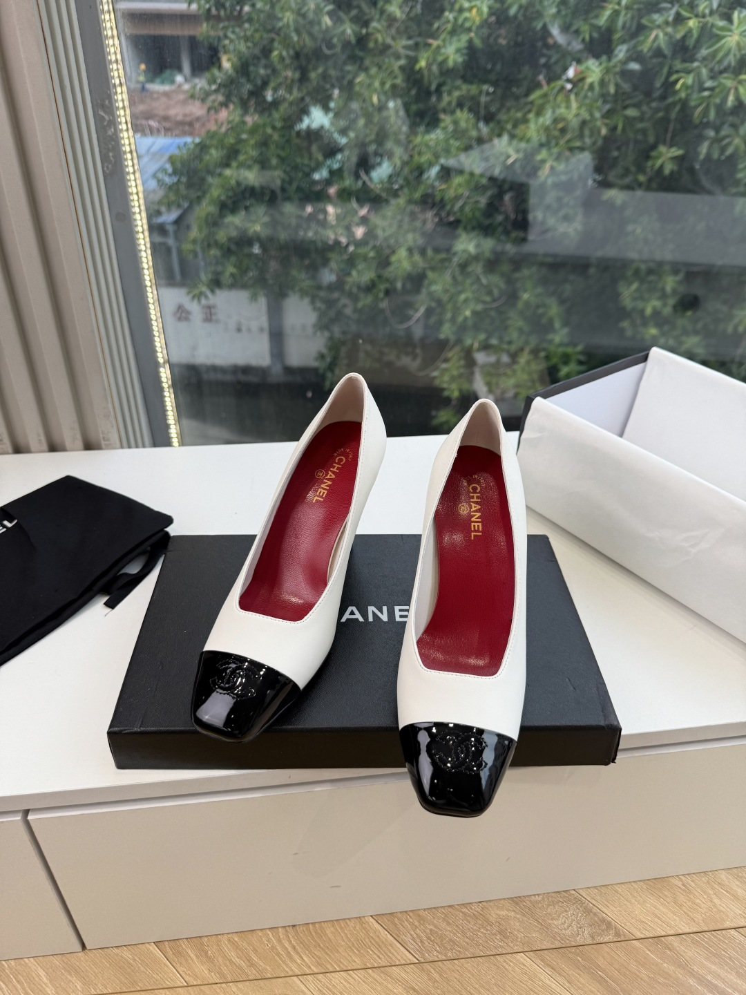 G238Chane*26ss新款玛丽珍单鞋高跟鞋凉鞋 温柔名媛的氛围感缓缓蔓延，圆润鞋头搭配精巧的小蝴蝶结，撞色方头贴标
