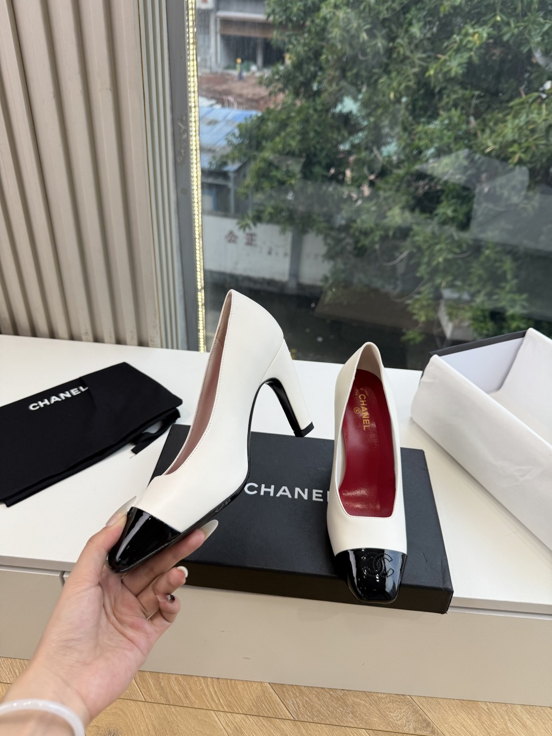 G238Chane*26ss新款玛丽珍单鞋高跟鞋凉鞋 温柔名媛的氛围感缓缓蔓延，圆润鞋头搭配精巧的小蝴蝶结，撞色方头贴标