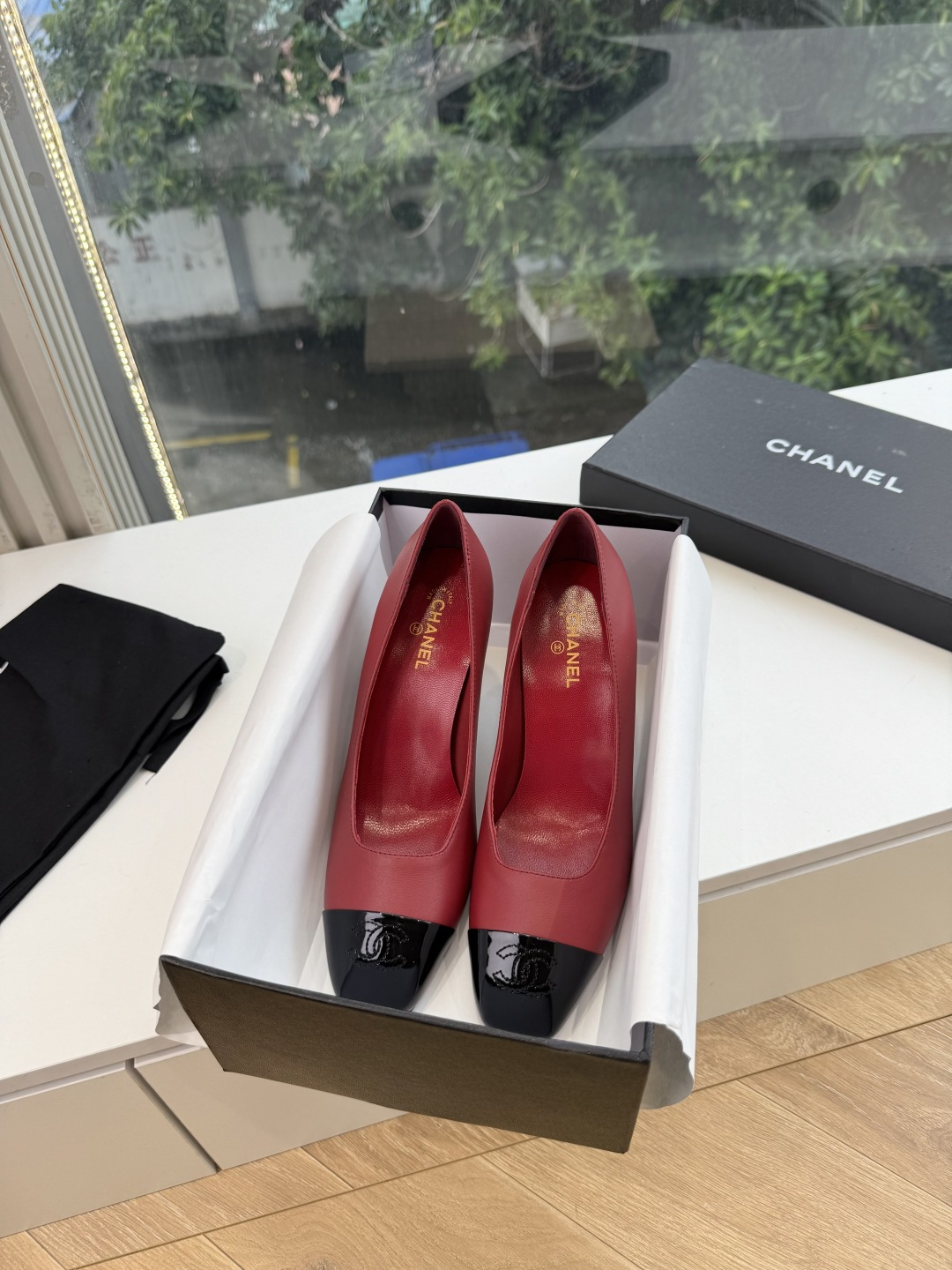 G238Chane*26ss新款玛丽珍单鞋高跟鞋凉鞋 温柔名媛的氛围感缓缓蔓延，圆润鞋头搭配精巧的小蝴蝶结，撞色方头贴标