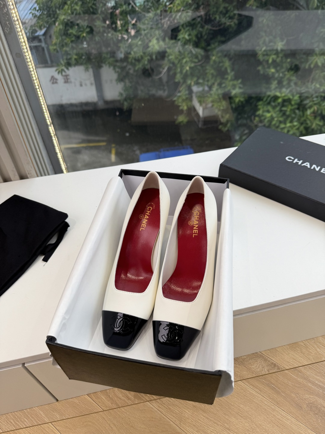 G238Chane*26ss新款玛丽珍单鞋高跟鞋凉鞋 温柔名媛的氛围感缓缓蔓延，圆润鞋头搭配精巧的小蝴蝶结，撞色方头贴标