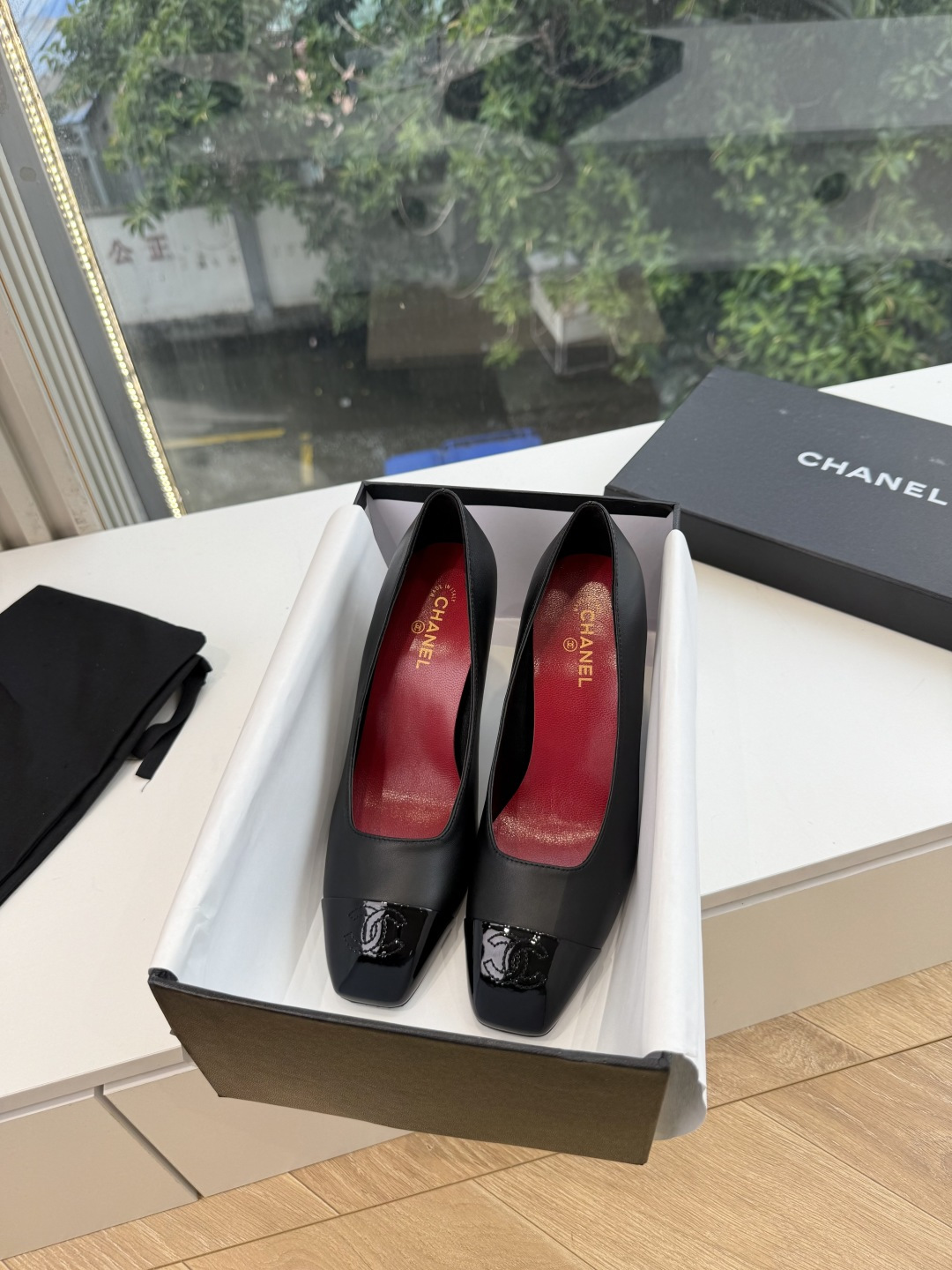 G238Chane*26ss新款玛丽珍单鞋高跟鞋凉鞋 温柔名媛的氛围感缓缓蔓延，圆润鞋头搭配精巧的小蝴蝶结，撞色方头贴标