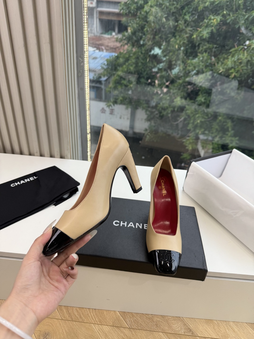 G238Chane*26ss新款玛丽珍单鞋高跟鞋凉鞋 温柔名媛的氛围感缓缓蔓延,圆润鞋头搭配精巧的小蝴蝶结,撞色方头贴标 G238Chane*26ss新款玛丽珍单鞋高跟鞋凉鞋 温柔名媛的氛围感缓缓蔓延,圆润鞋头搭配精巧的小蝴蝶结,撞色方头贴标