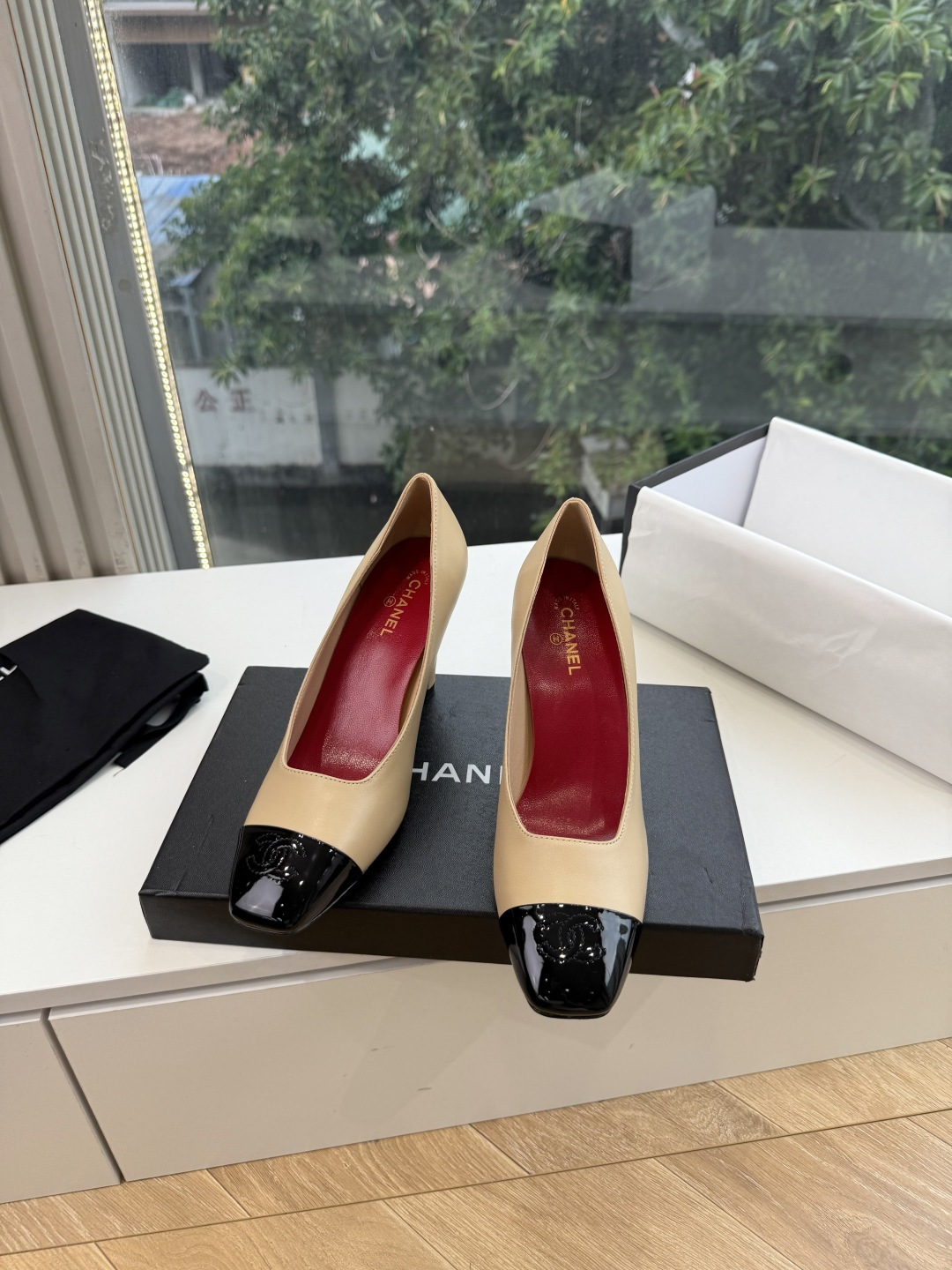 G238Chane*26ss新款玛丽珍单鞋高跟鞋凉鞋 温柔名媛的氛围感缓缓蔓延，圆润鞋头搭配精巧的小蝴蝶结，撞色方头贴标