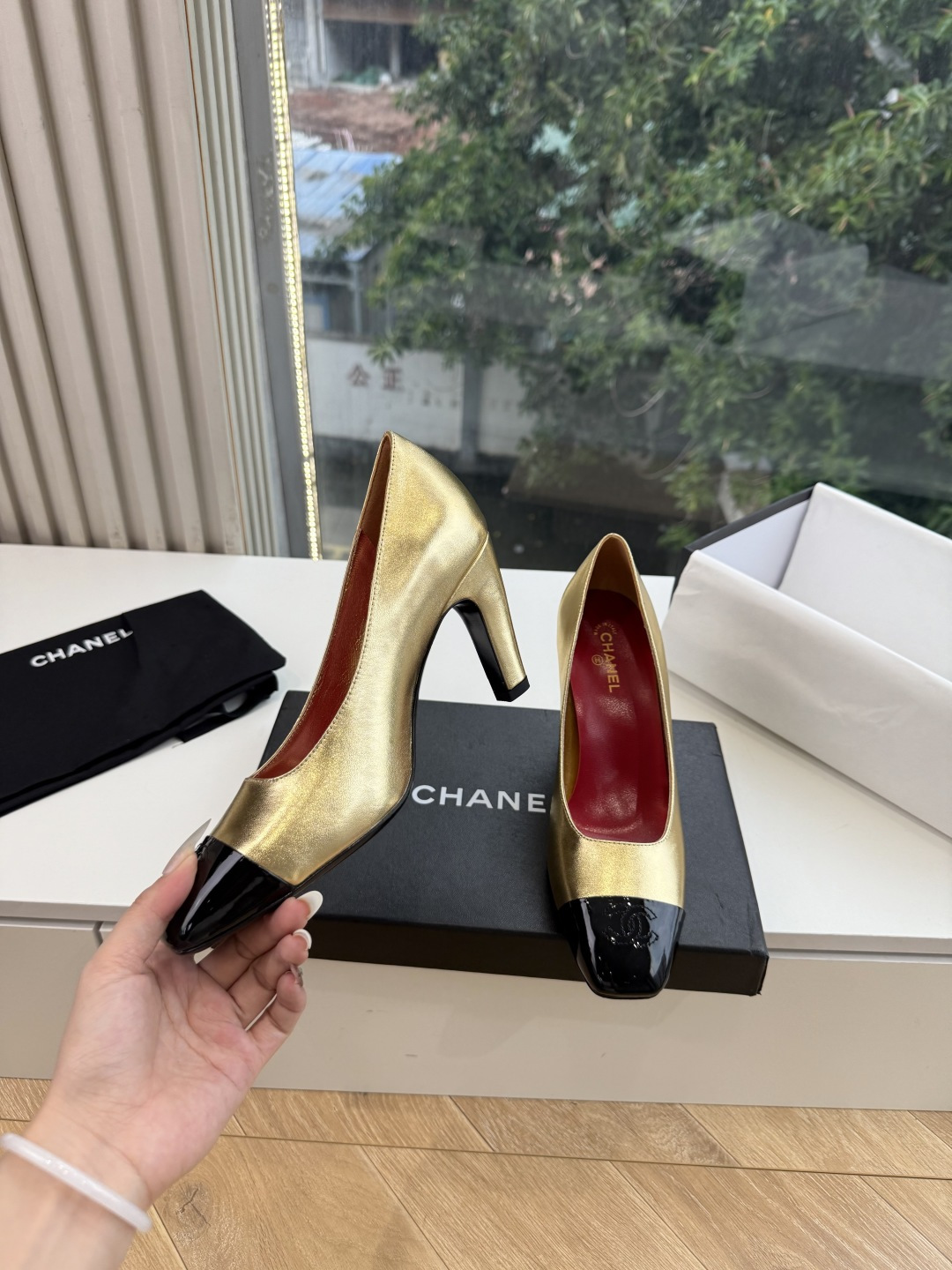 G238Chane*26ss新款玛丽珍单鞋高跟鞋凉鞋 温柔名媛的氛围感缓缓蔓延，圆润鞋头搭配精巧的小蝴蝶结，撞色方头贴标