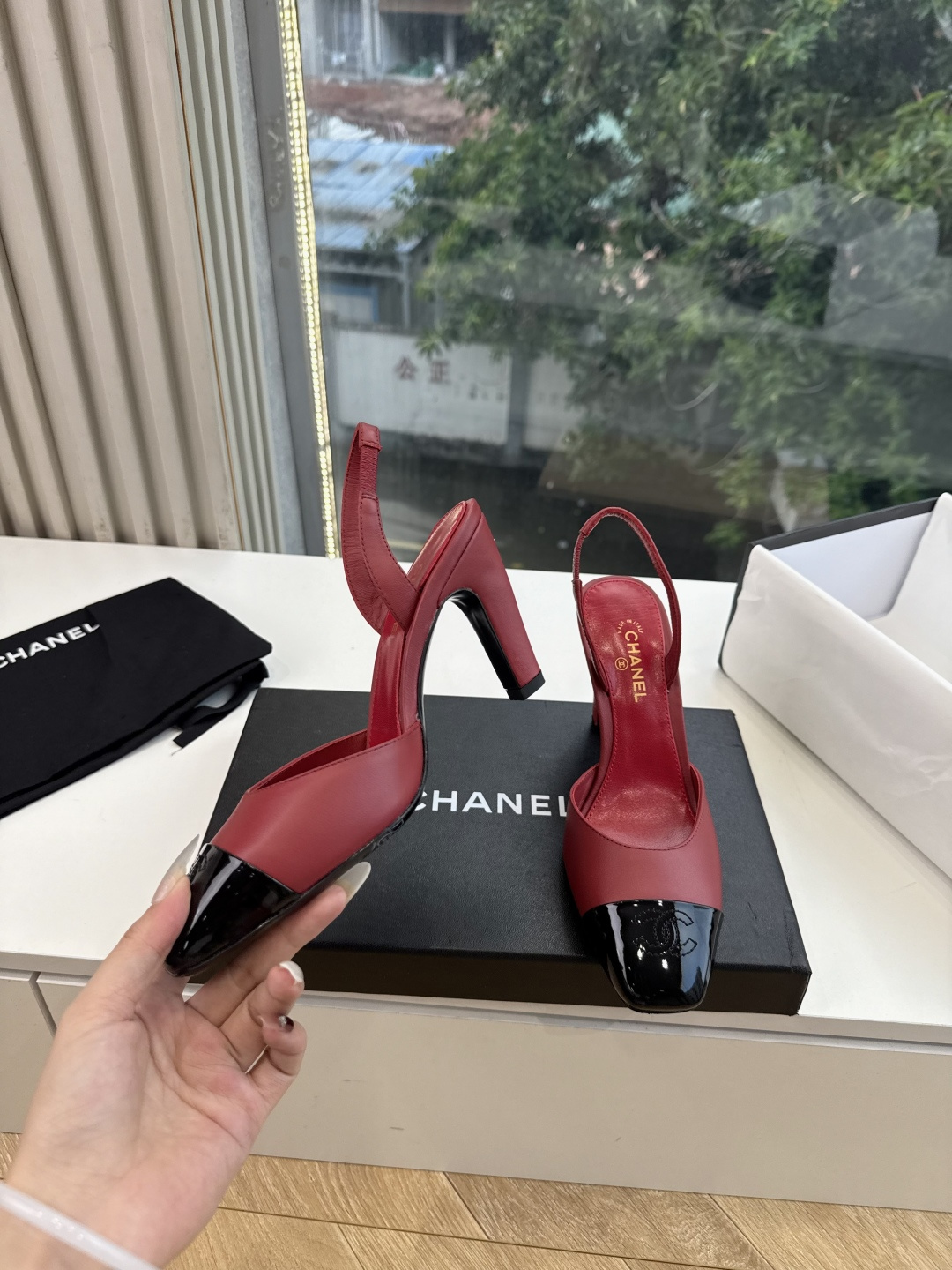 G238Chane*26ss新款玛丽珍单鞋高跟鞋凉鞋 温柔名媛的氛围感缓缓蔓延,圆润鞋头搭配精巧的小蝴蝶结,撞色方头贴标 G238Chane*26ss新款玛丽珍单鞋高跟鞋凉鞋 温柔名媛的氛围感缓缓蔓延,圆润鞋头搭配精巧的小蝴蝶结,撞色方头贴标