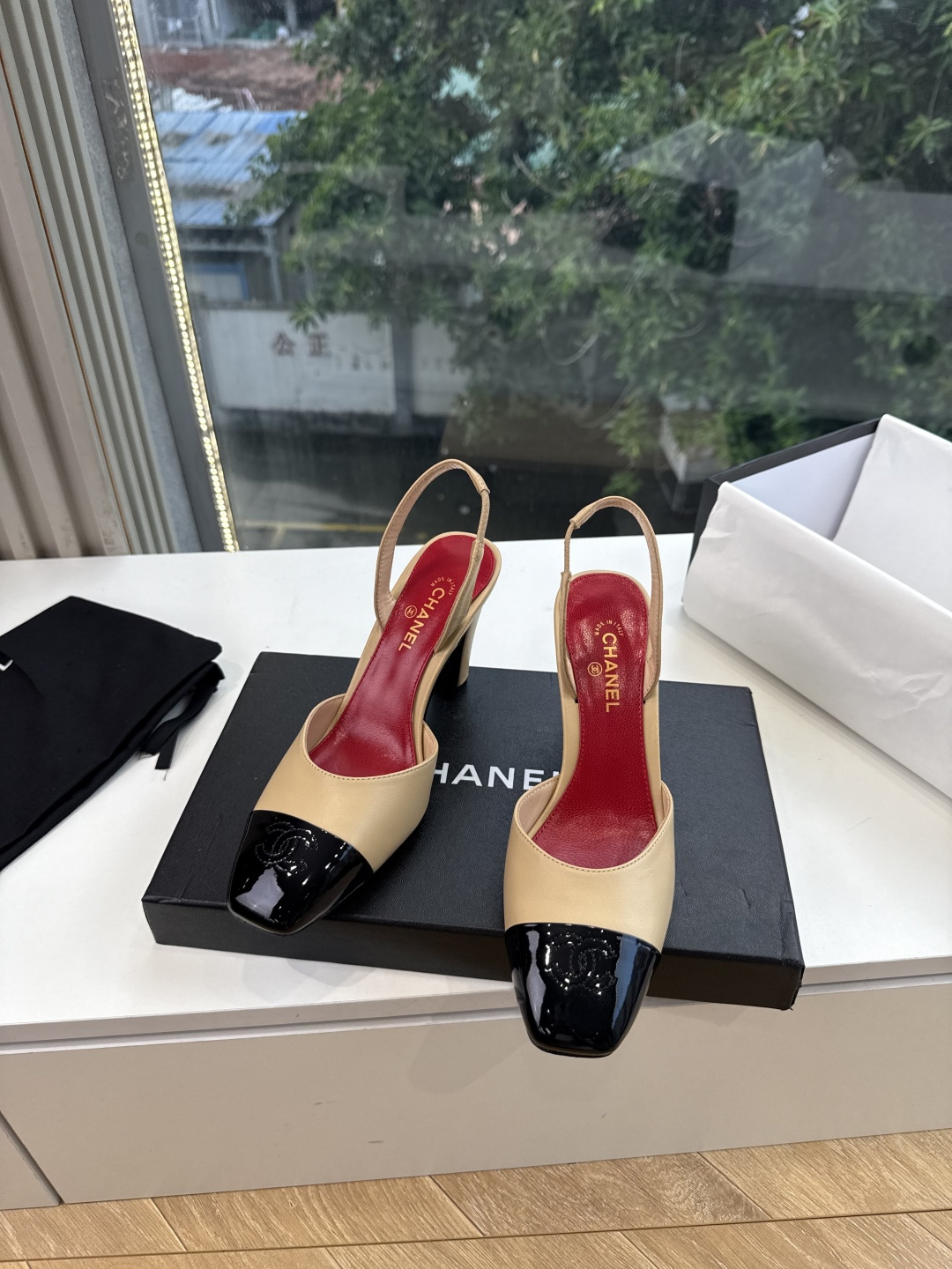 G238Chane*26ss新款玛丽珍单鞋高跟鞋凉鞋 温柔名媛的氛围感缓缓蔓延,圆润鞋头搭配精巧的小蝴蝶结,撞色方头贴标 G238Chane*26ss新款玛丽珍单鞋高跟鞋凉鞋 温柔名媛的氛围感缓缓蔓延,圆润鞋头搭配精巧的小蝴蝶结,撞色方头贴标