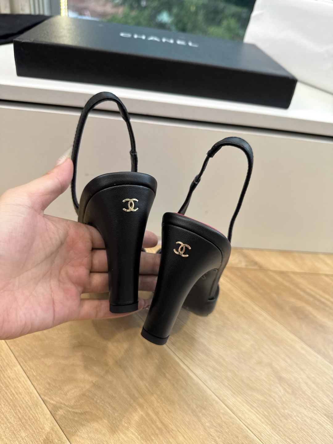 G238Chane*26ss新款玛丽珍单鞋高跟鞋凉鞋 温柔名媛的氛围感缓缓蔓延,圆润鞋头搭配精巧的小蝴蝶结,撞色方头贴标 G238Chane*26ss新款玛丽珍单鞋高跟鞋凉鞋 温柔名媛的氛围感缓缓蔓延,圆润鞋头搭配精巧的小蝴蝶结,撞色方头贴标