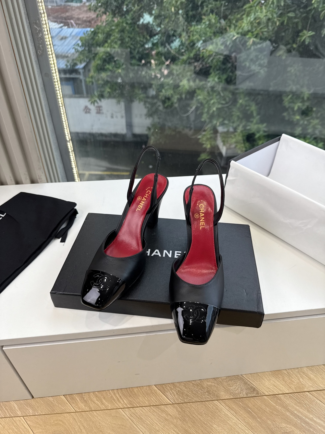 G238Chane*26ss新款玛丽珍单鞋高跟鞋凉鞋 温柔名媛的氛围感缓缓蔓延,圆润鞋头搭配精巧的小蝴蝶结,撞色方头贴标 G238Chane*26ss新款玛丽珍单鞋高跟鞋凉鞋 温柔名媛的氛围感缓缓蔓延,圆润鞋头搭配精巧的小蝴蝶结,撞色方头贴标