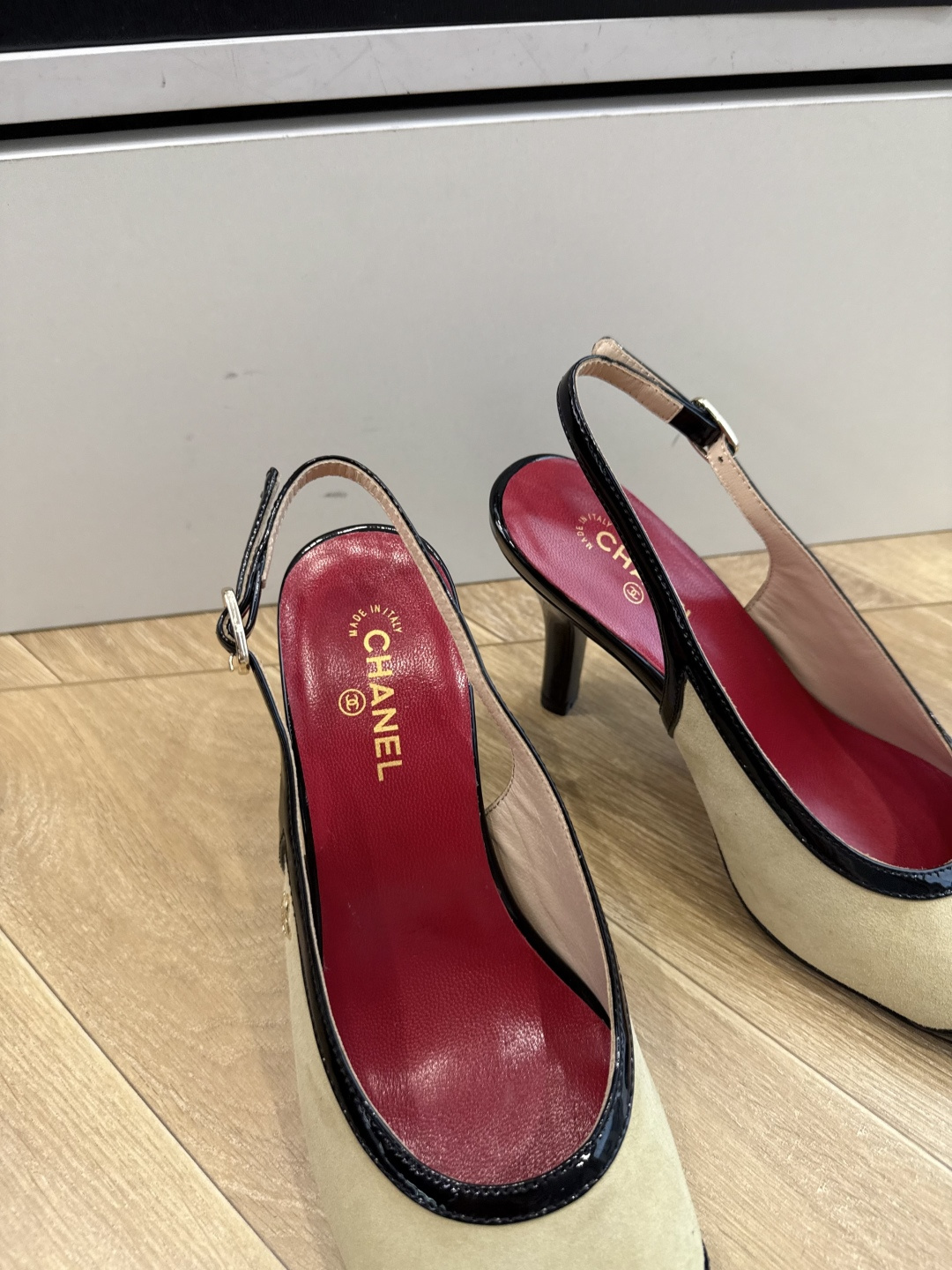 G238Chane*26ss新款玛丽珍单鞋高跟鞋凉鞋 温柔名媛的氛围感缓缓蔓延,圆润鞋头搭配精巧的小蝴蝶结,撞色方头贴标 G238Chane*26ss新款玛丽珍单鞋高跟鞋凉鞋 温柔名媛的氛围感缓缓蔓延,圆润鞋头搭配精巧的小蝴蝶结,撞色方头贴标