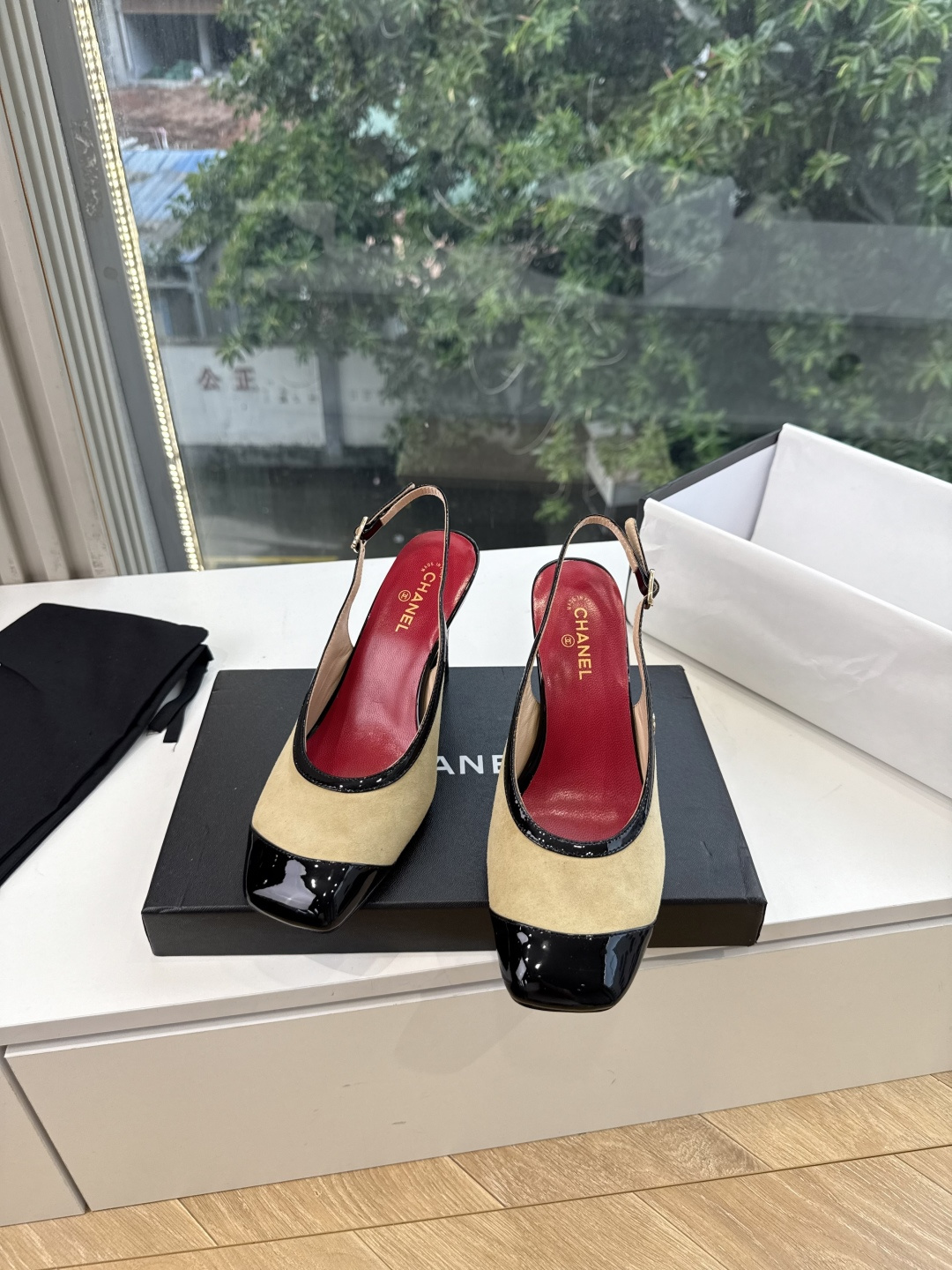 G238Chane*26ss新款玛丽珍单鞋高跟鞋凉鞋 温柔名媛的氛围感缓缓蔓延，圆润鞋头搭配精巧的小蝴蝶结，撞色方头贴标