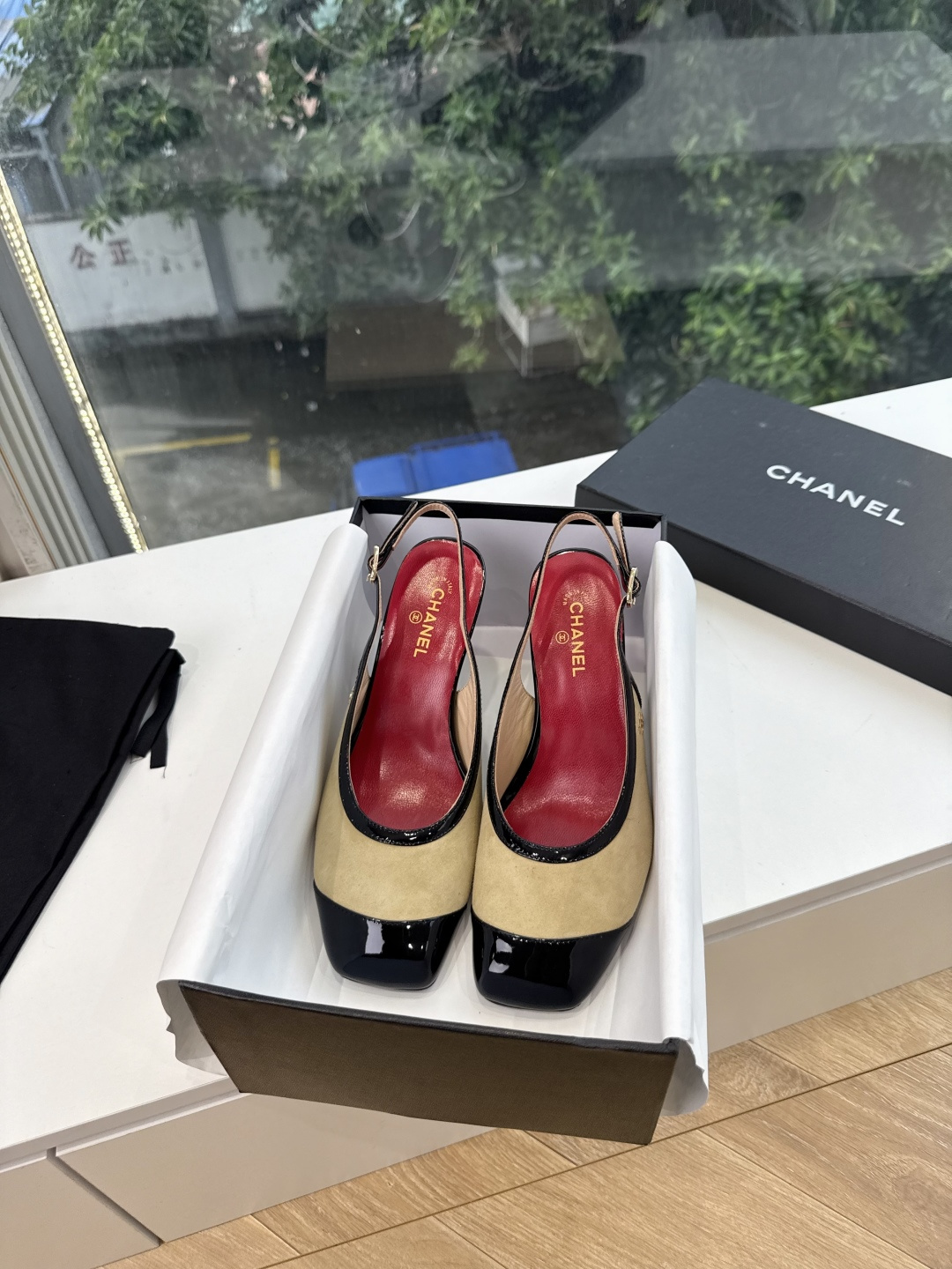 G238Chane*26ss新款玛丽珍单鞋高跟鞋凉鞋 温柔名媛的氛围感缓缓蔓延,圆润鞋头搭配精巧的小蝴蝶结,撞色方头贴标 G238Chane*26ss新款玛丽珍单鞋高跟鞋凉鞋 温柔名媛的氛围感缓缓蔓延,圆润鞋头搭配精巧的小蝴蝶结,撞色方头贴标