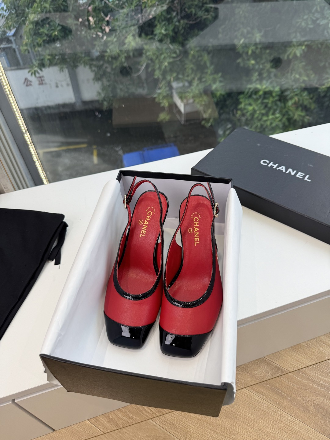 G238Chane*26ss新款玛丽珍单鞋高跟鞋凉鞋 温柔名媛的氛围感缓缓蔓延，圆润鞋头搭配精巧的小蝴蝶结，撞色方头贴标