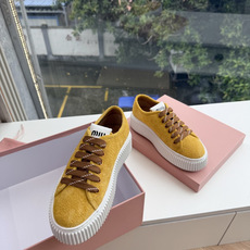 所见即所得G024Miu Miu 25新款走秀MiuMiu 饼干的休闲鞋秀场工艺来自Miu Miu系列的细节特写 新季的 所见即所得G024Miu Miu 25新款走秀MiuMiu 饼干的休闲鞋秀场工艺来自Miu Miu系列的细节特写 新季的
