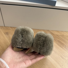 对版飞机盒G887prada普拉达最新玛丽珍乐福鞋单鞋复古时髦鞋面,让整双鞋轻便舒适 鲜艳色彩 满足不同风格时髦人士的多 对版飞机盒G887prada普拉达最新玛丽珍乐福鞋单鞋复古时髦鞋面,让整双鞋轻便舒适 鲜艳色彩 满足不同风格时髦人士的多