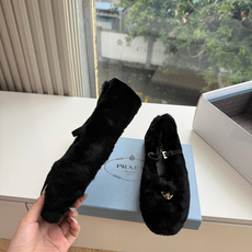 对版飞机盒G887prada普拉达最新玛丽珍乐福鞋单鞋复古时髦鞋面,让整双鞋轻便舒适 鲜艳色彩 满足不同风格时髦人士的多 对版飞机盒G887prada普拉达最新玛丽珍乐福鞋单鞋复古时髦鞋面,让整双鞋轻便舒适 鲜艳色彩 满足不同风格时髦人士的多