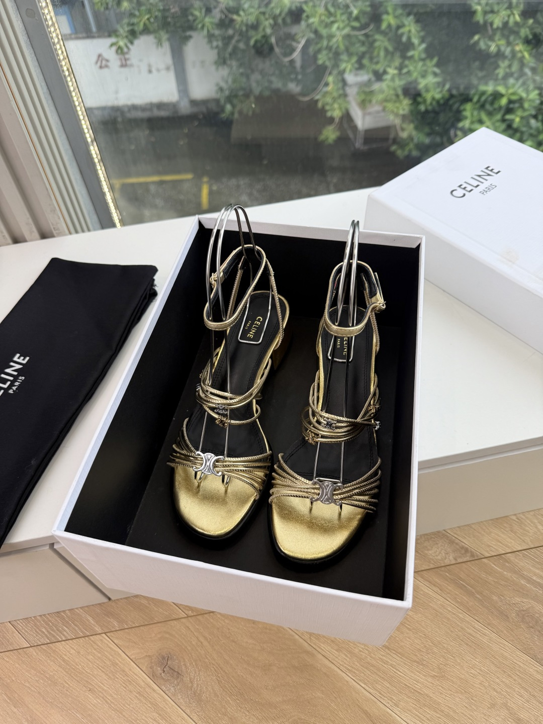 G339高品质 Celine春夏凯旋门时装鞋 柔美的露脚设计，脚踝绑带。 上脚真的超级显瘦超级美 C家特定的精致凯旋门l
