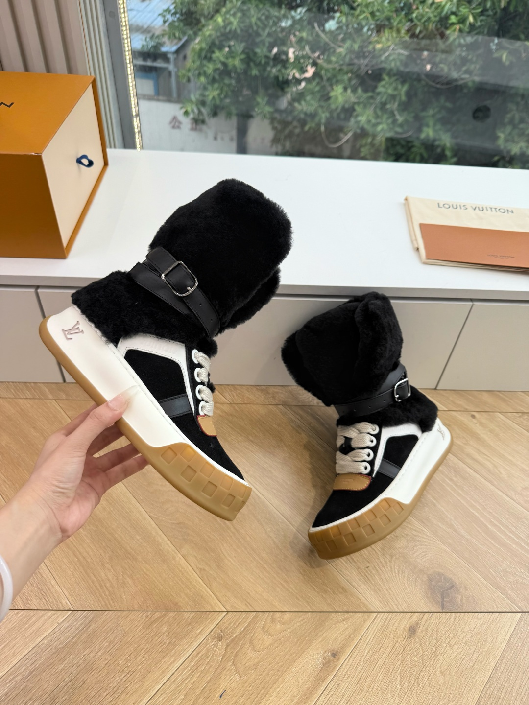 G317顶级版本Louis Vuitto路易斯威登LV驴牌L家棉鞋Archlight经典Skate运动休闲厚底鞋 你的L G317顶级版本Louis Vuitto路易斯威登LV驴牌L家棉鞋Archlight经典Skate运动休闲厚底鞋 你的L