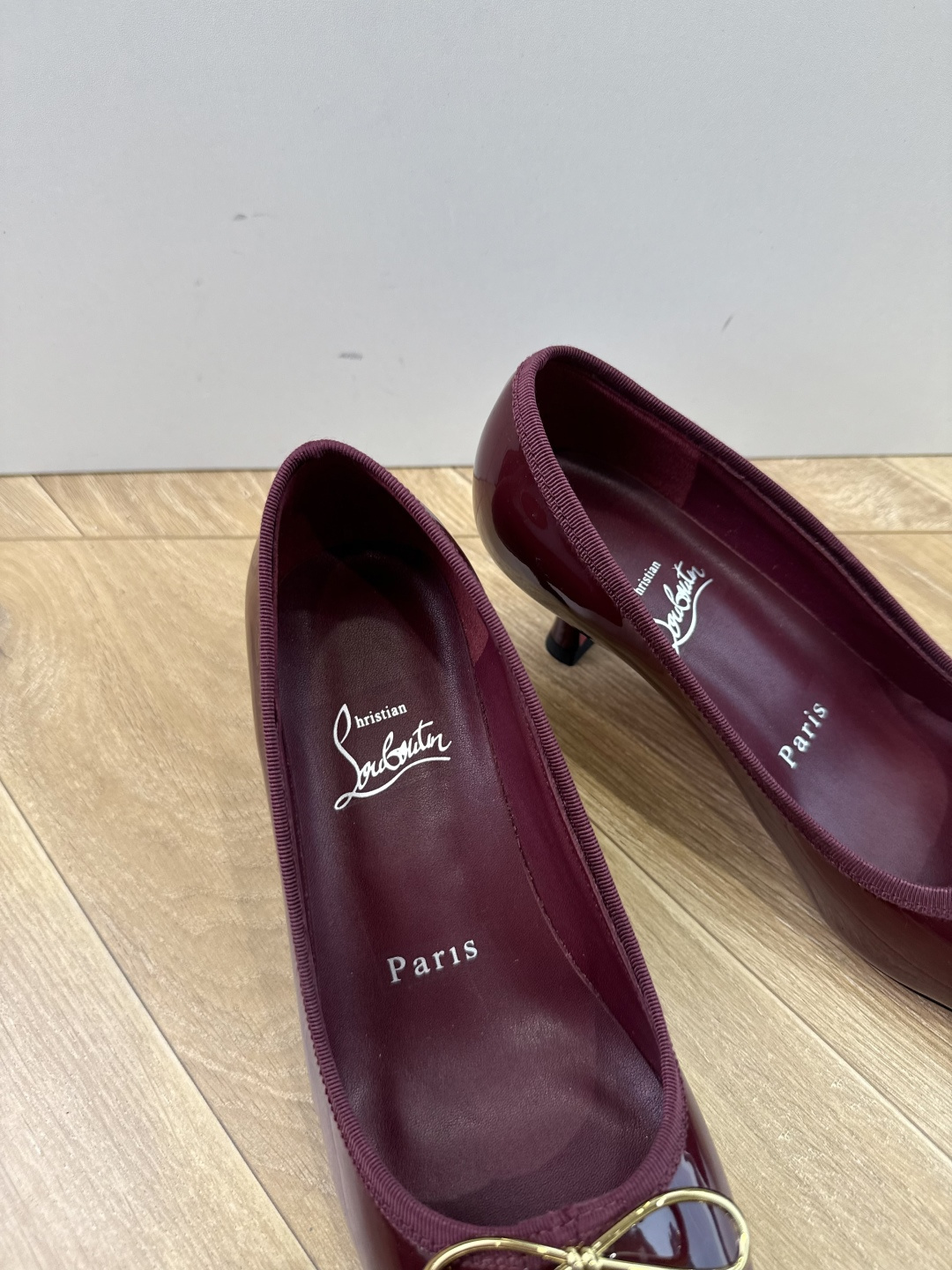 G277Christian Louboutin红底鞋单鞋 选到了颜色真好看呀[色色R]MyTheresa上现在居然 最后