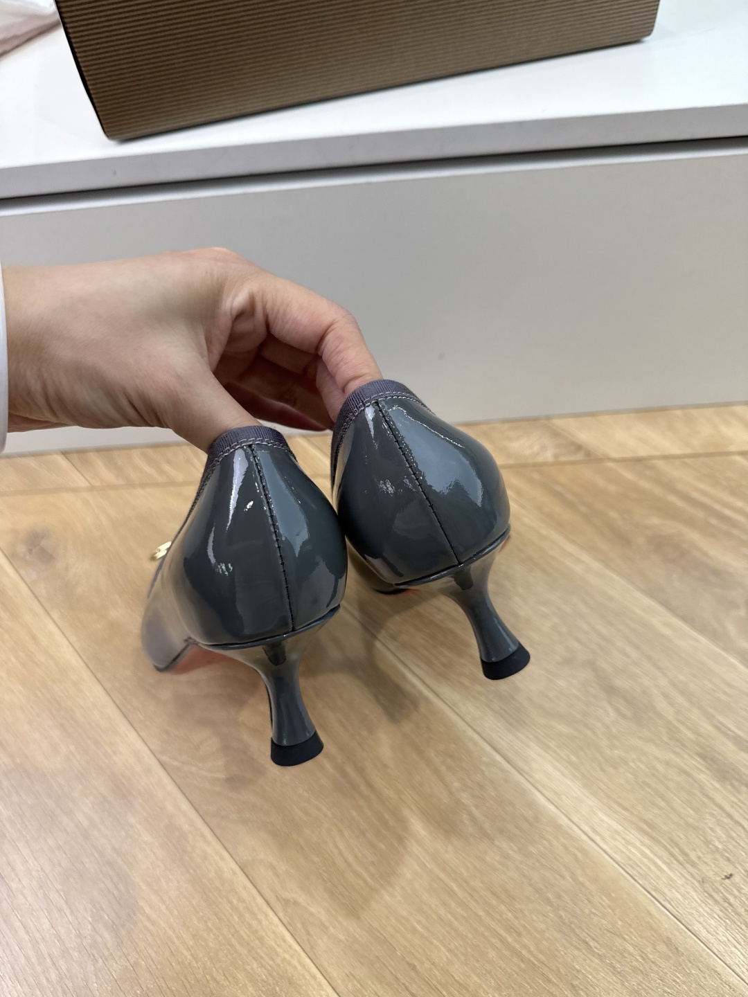 G277Christian Louboutin红底鞋单鞋 选到了颜色真好看呀[色色R]MyTheresa上现在居然 最后