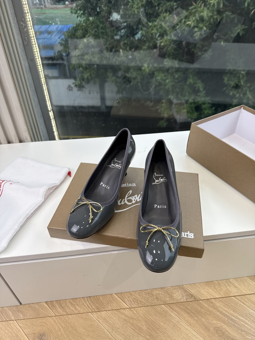 G277Christian Louboutin红底鞋单鞋 选到了颜色真好看呀[色色R]MyTheresa上现在居然 最后