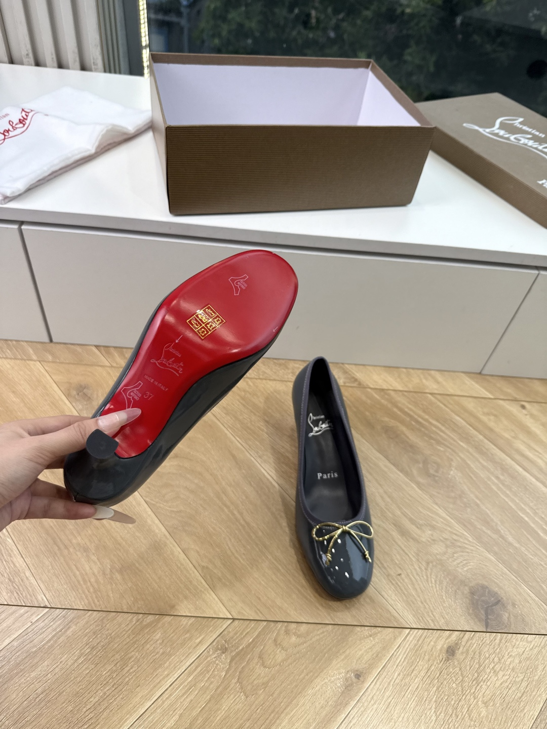 G277Christian Louboutin红底鞋单鞋 选到了颜色真好看呀[色色R]MyTheresa上现在居然 最后