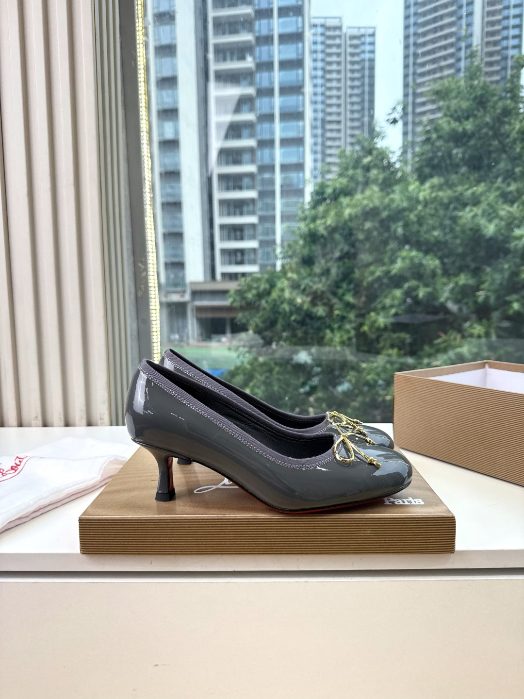 G277Christian Louboutin红底鞋单鞋 选到了颜色真好看呀[色色R]MyTheresa上现在居然 最后