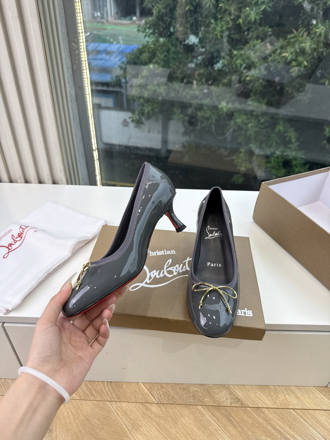G277Christian Louboutin红底鞋单鞋 选到了颜色真好看呀[色色R]MyTheresa上现在居然 最后