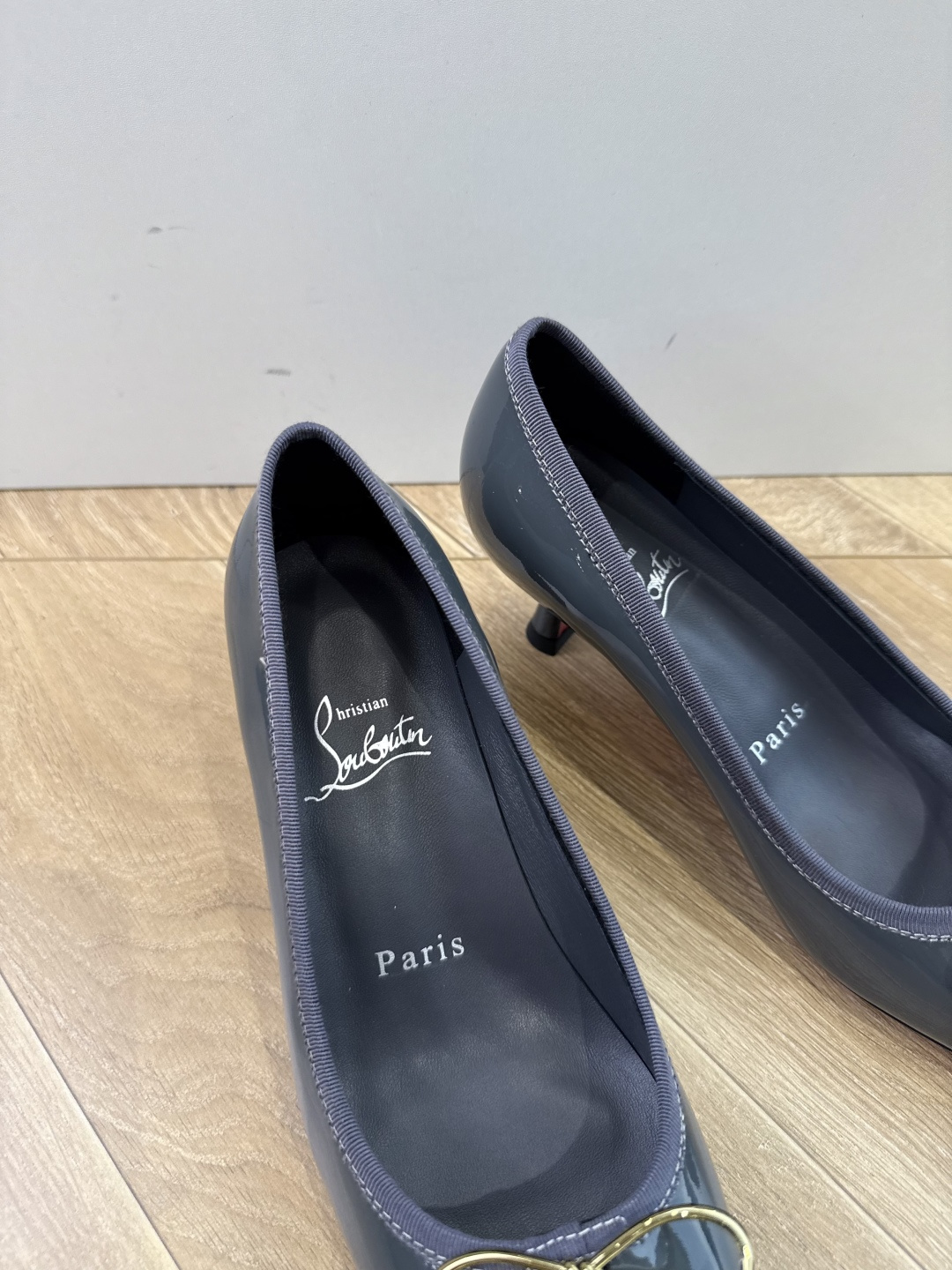 G277Christian Louboutin红底鞋单鞋 选到了颜色真好看呀[色色R]MyTheresa上现在居然 最后