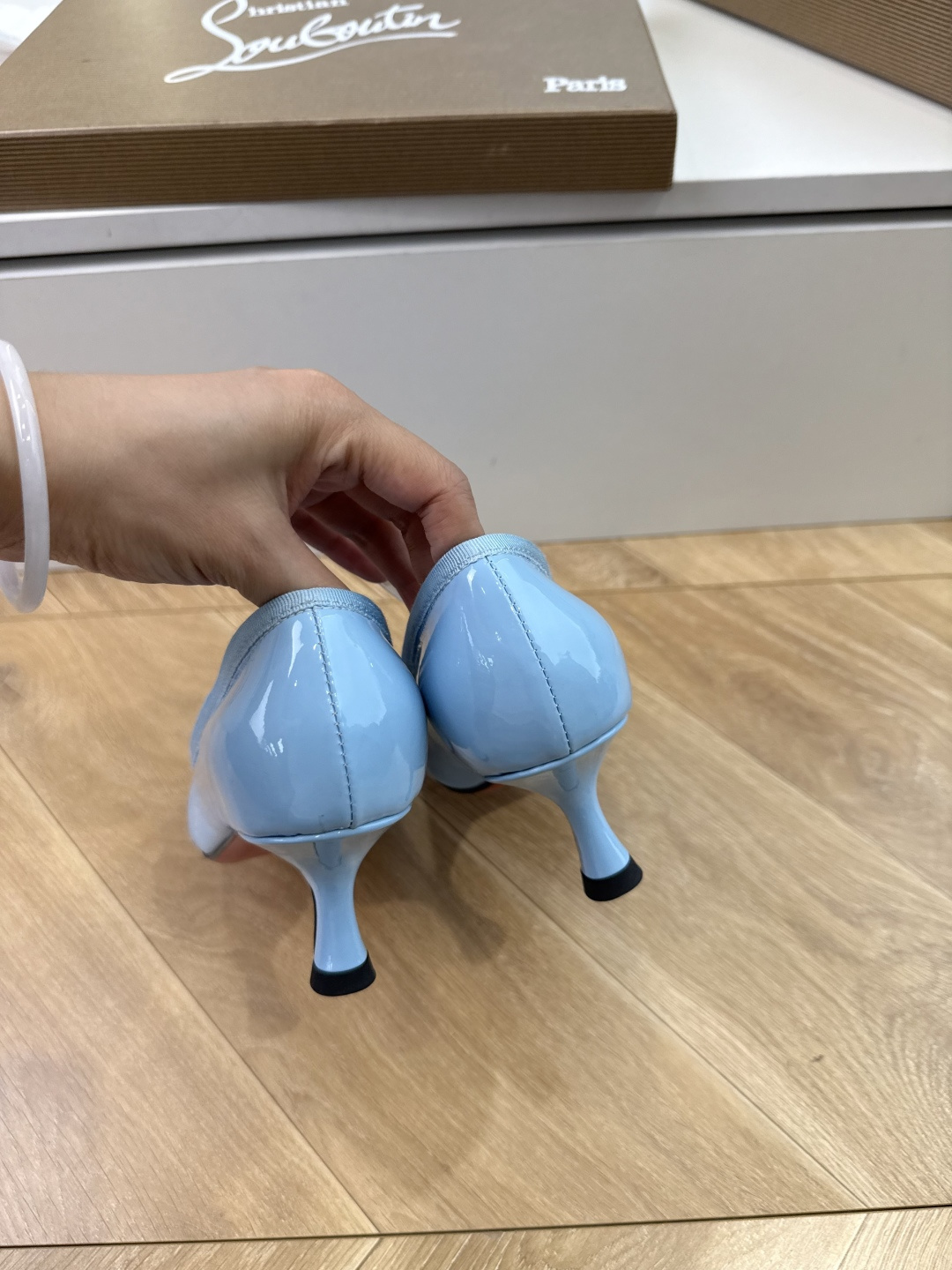 G277Christian Louboutin红底鞋单鞋 选到了颜色真好看呀[色色R]MyTheresa上现在居然 最后