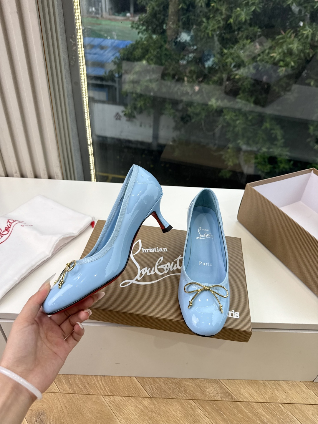 G277Christian Louboutin红底鞋单鞋 选到了颜色真好看呀[色色R]MyTheresa上现在居然 最后