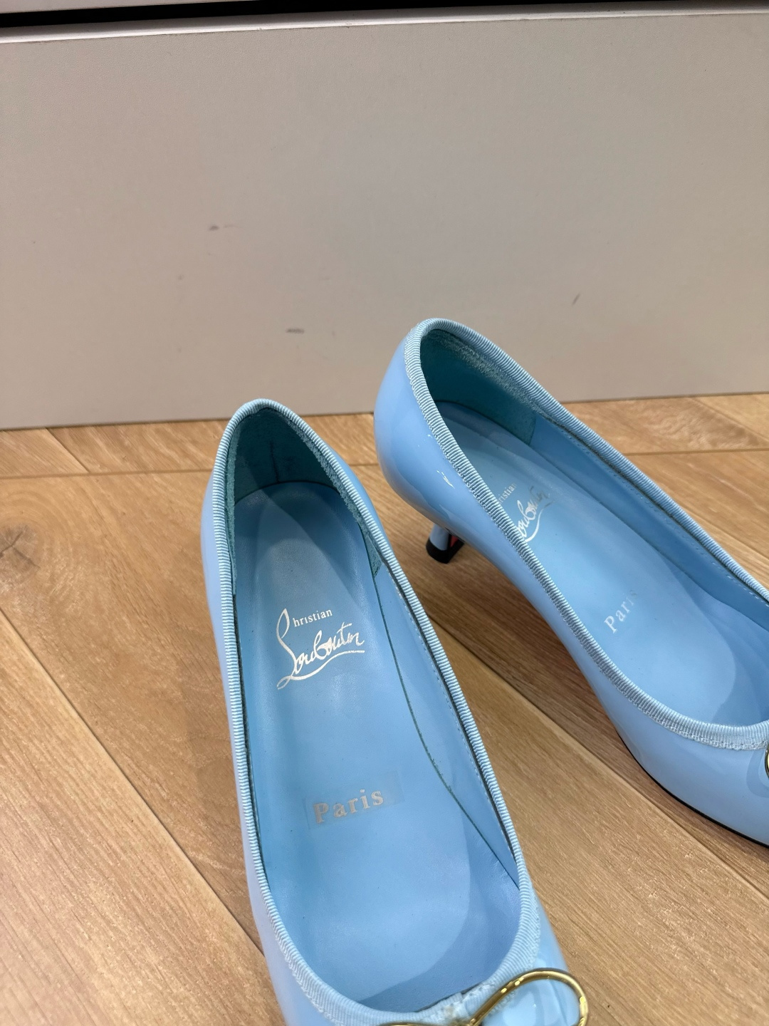 G277Christian Louboutin红底鞋单鞋 选到了颜色真好看呀[色色R]MyTheresa上现在居然 最后