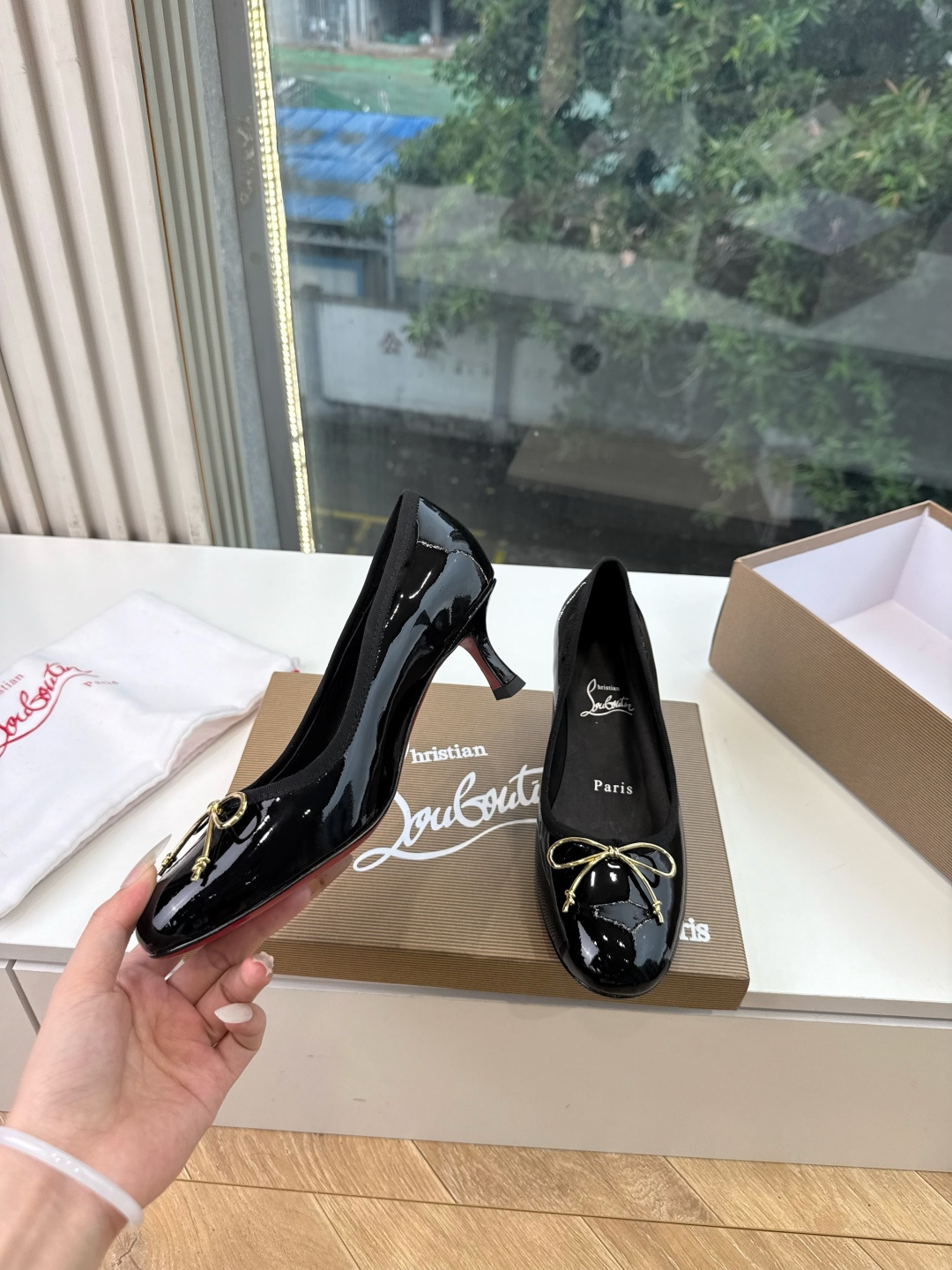 G277Christian Louboutin红底鞋单鞋 选到了颜色真好看呀[色色R]MyTheresa上现在居然 最后