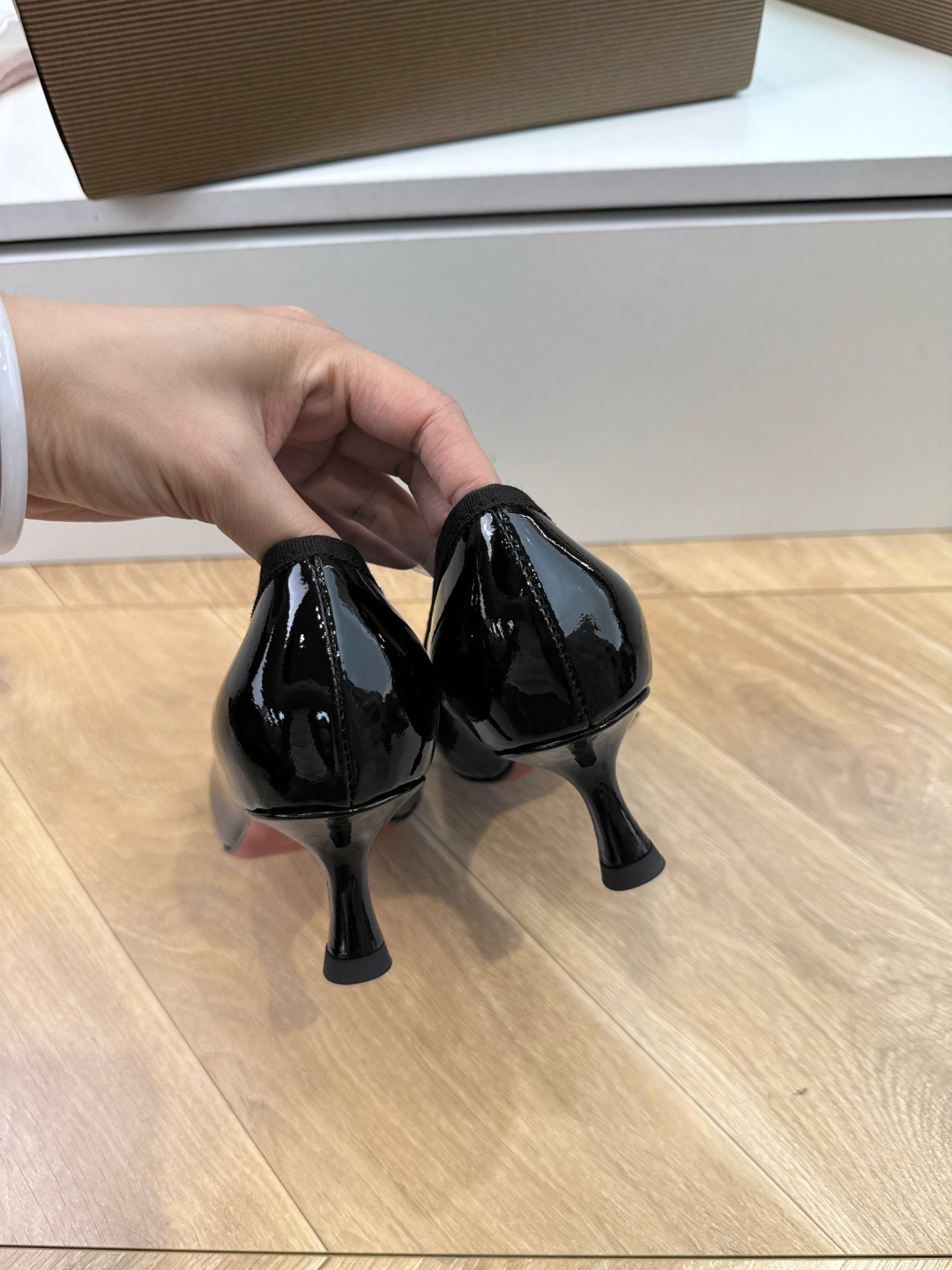 G277Christian Louboutin红底鞋单鞋 选到了颜色真好看呀[色色R]MyTheresa上现在居然 最后
