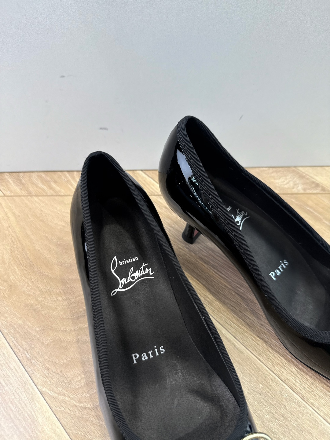 G277Christian Louboutin红底鞋单鞋 选到了颜色真好看呀[色色R]MyTheresa上现在居然 最后