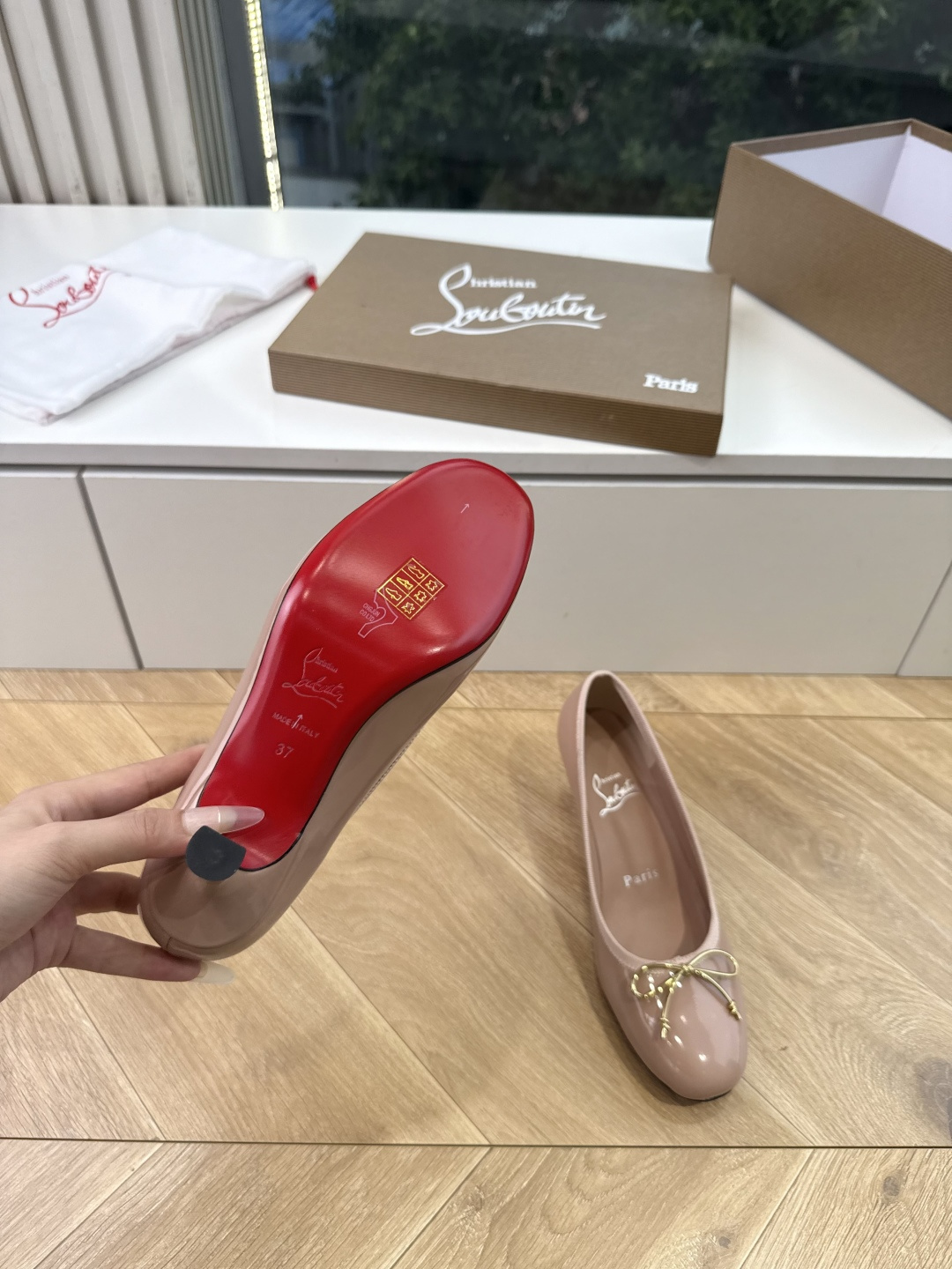 G277Christian Louboutin红底鞋单鞋 选到了颜色真好看呀[色色R]MyTheresa上现在居然 最后