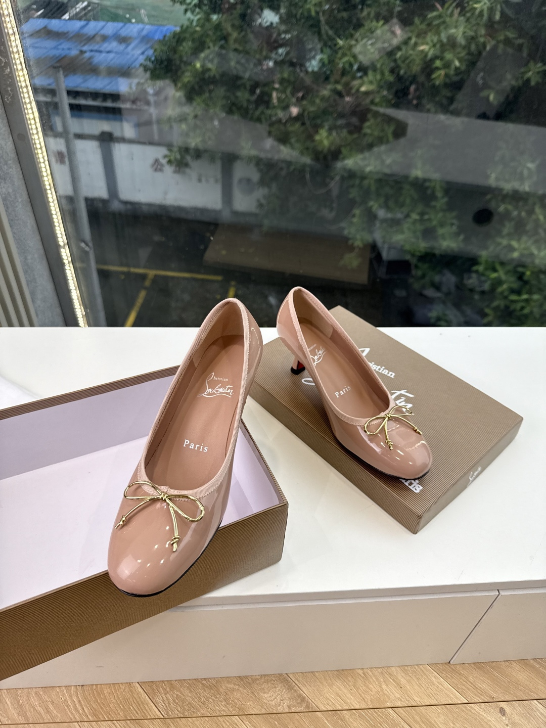 G277Christian Louboutin红底鞋单鞋 选到了颜色真好看呀[色色R]MyTheresa上现在居然 最后