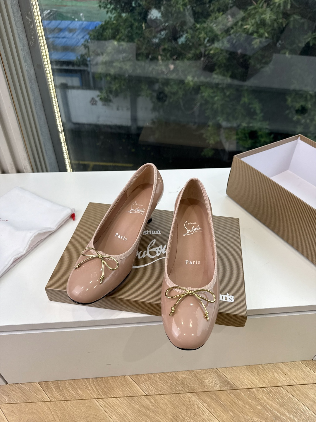 G277Christian Louboutin红底鞋单鞋 选到了颜色真好看呀[色色R]MyTheresa上现在居然 最后