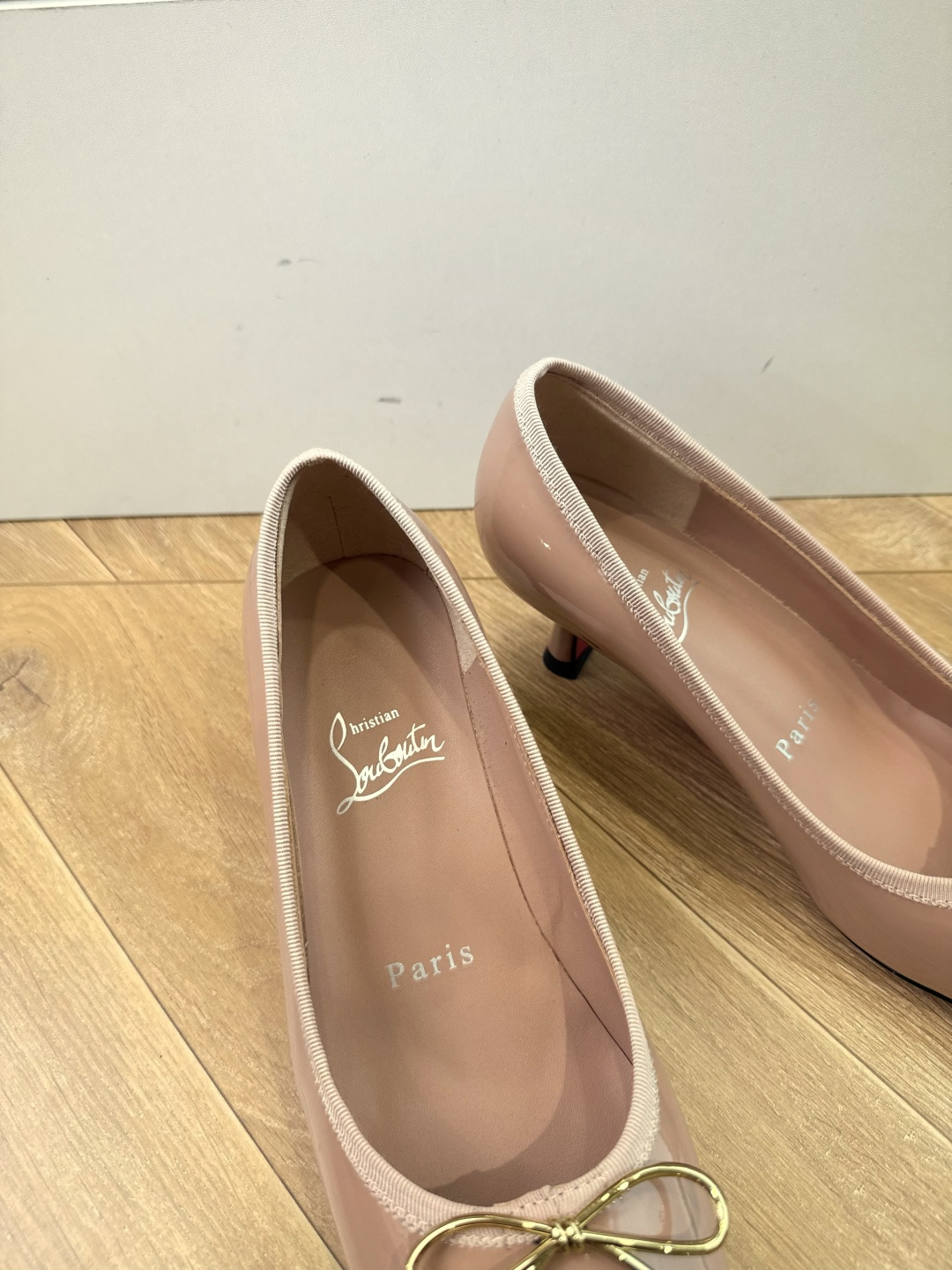 G277Christian Louboutin红底鞋单鞋 选到了颜色真好看呀[色色R]MyTheresa上现在居然 最后