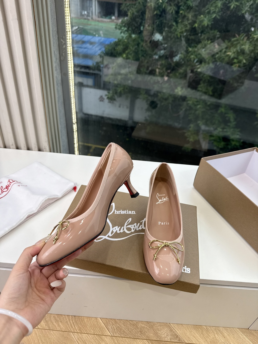 G277Christian Louboutin红底鞋单鞋 选到了颜色真好看呀[色色R]MyTheresa上现在居然 最后