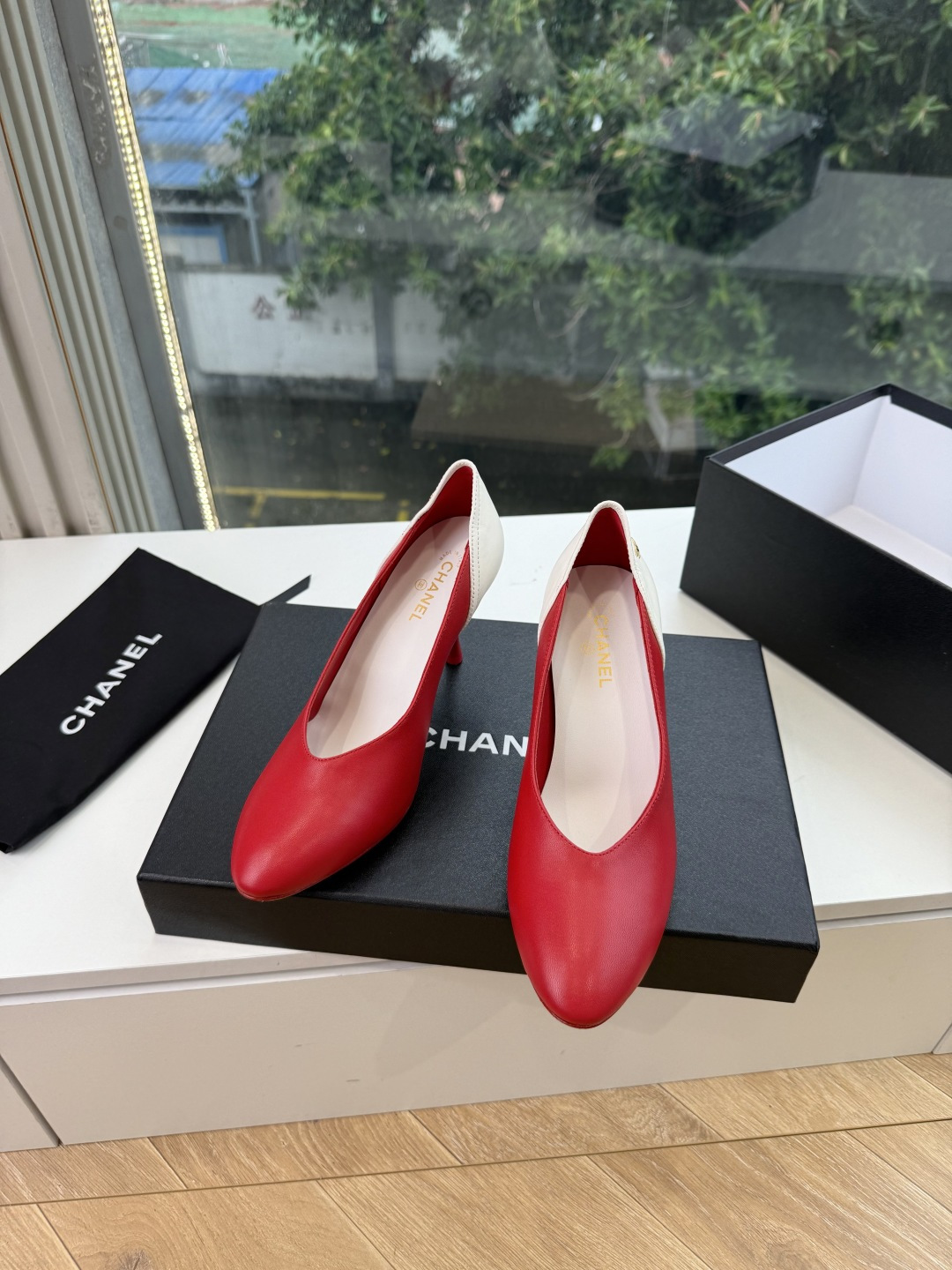 G238Chane*26ss新款玛丽珍单鞋高跟鞋凉鞋 温柔名媛的氛围感缓缓蔓延,圆润鞋头搭配精巧的小蝴蝶结,撞色方头贴标 G238Chane*26ss新款玛丽珍单鞋高跟鞋凉鞋 温柔名媛的氛围感缓缓蔓延,圆润鞋头搭配精巧的小蝴蝶结,撞色方头贴标