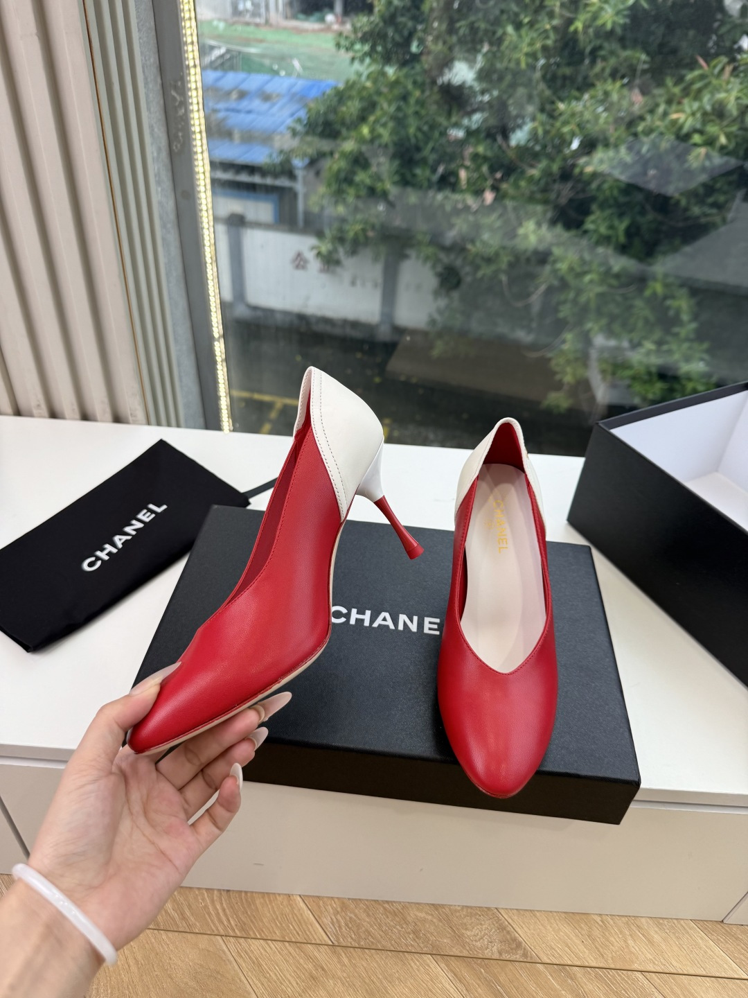 G238Chane*26ss新款玛丽珍单鞋高跟鞋凉鞋 温柔名媛的氛围感缓缓蔓延,圆润鞋头搭配精巧的小蝴蝶结,撞色方头贴标 G238Chane*26ss新款玛丽珍单鞋高跟鞋凉鞋 温柔名媛的氛围感缓缓蔓延,圆润鞋头搭配精巧的小蝴蝶结,撞色方头贴标