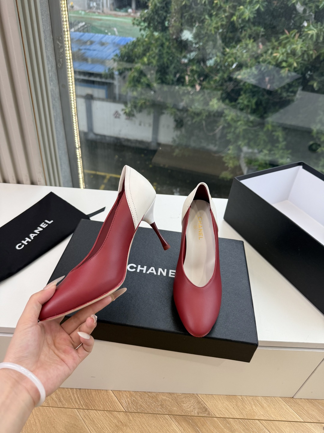 G238Chane*26ss新款玛丽珍单鞋高跟鞋凉鞋 温柔名媛的氛围感缓缓蔓延,圆润鞋头搭配精巧的小蝴蝶结,撞色方头贴标 G238Chane*26ss新款玛丽珍单鞋高跟鞋凉鞋 温柔名媛的氛围感缓缓蔓延,圆润鞋头搭配精巧的小蝴蝶结,撞色方头贴标