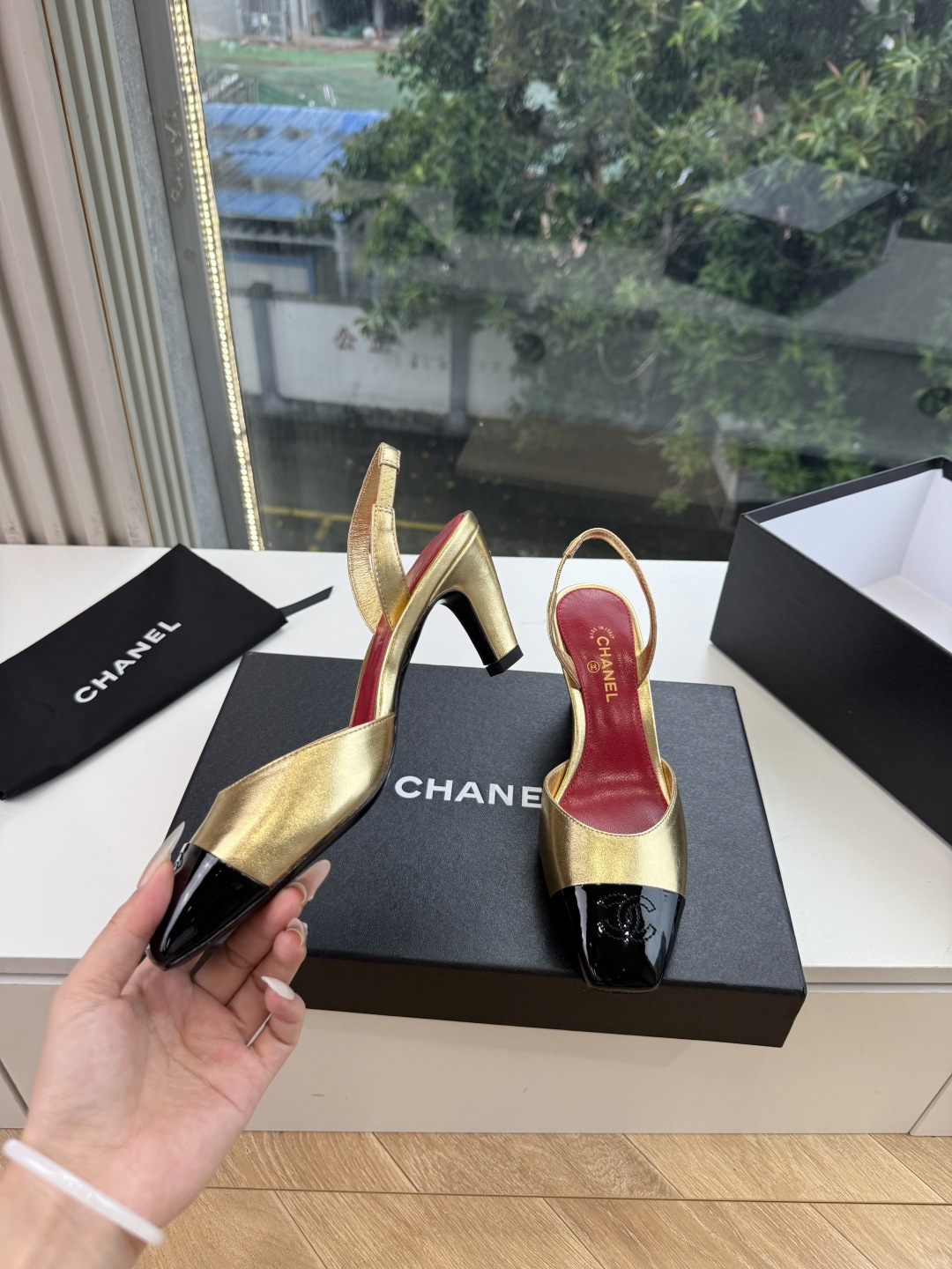 G238Chane*26ss新款玛丽珍单鞋高跟鞋凉鞋 温柔名媛的氛围感缓缓蔓延，圆润鞋头搭配精巧的小蝴蝶结，撞色方头贴标