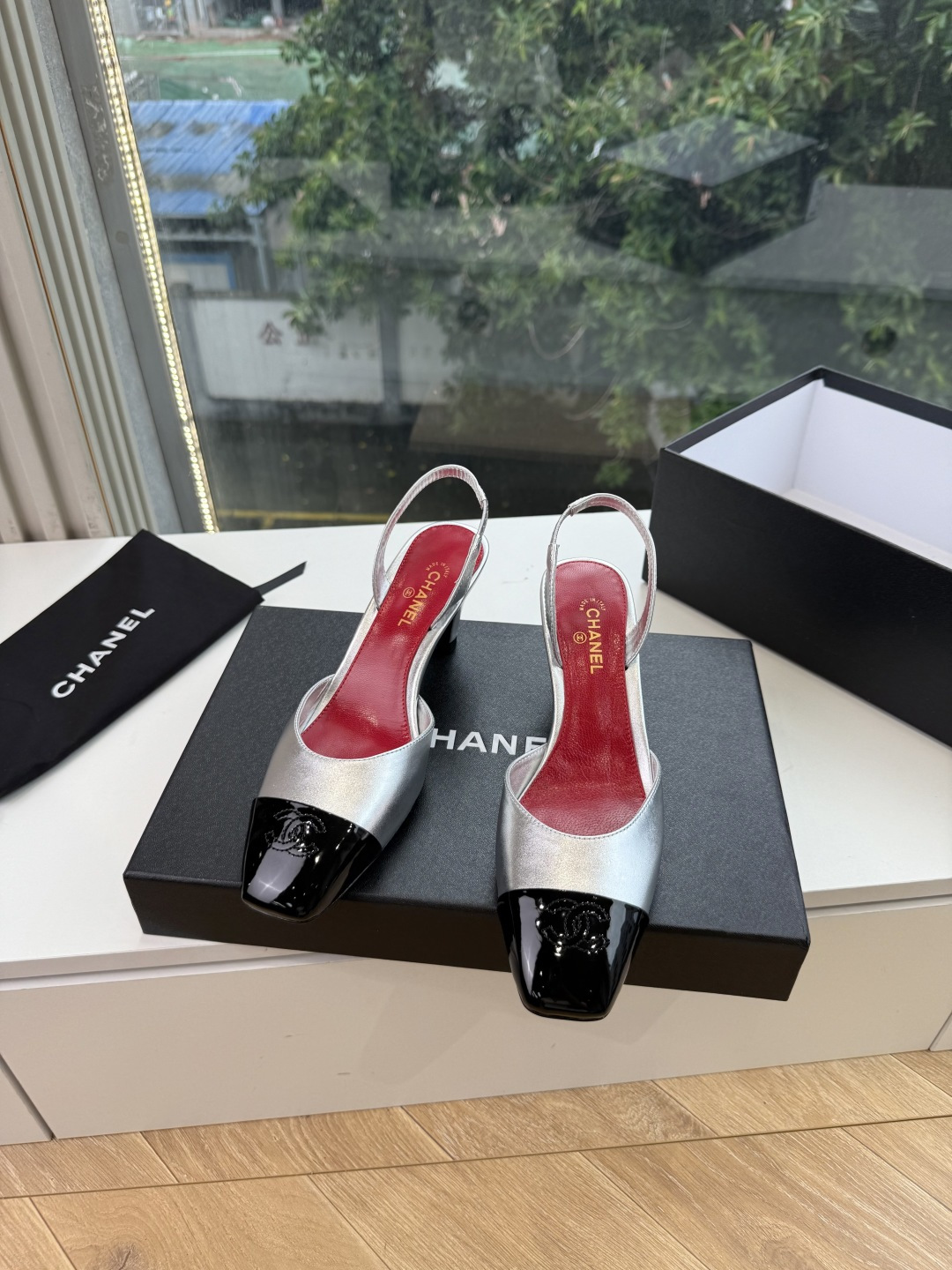 G238Chane*26ss新款玛丽珍单鞋高跟鞋凉鞋 温柔名媛的氛围感缓缓蔓延，圆润鞋头搭配精巧的小蝴蝶结，撞色方头贴标