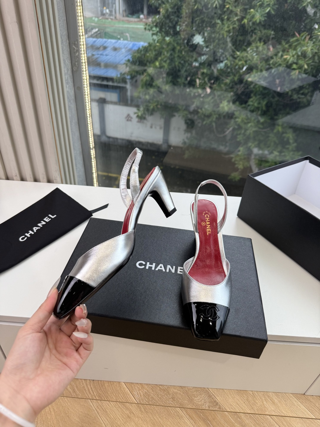 G238Chane*26ss新款玛丽珍单鞋高跟鞋凉鞋 温柔名媛的氛围感缓缓蔓延,圆润鞋头搭配精巧的小蝴蝶结,撞色方头贴标 G238Chane*26ss新款玛丽珍单鞋高跟鞋凉鞋 温柔名媛的氛围感缓缓蔓延,圆润鞋头搭配精巧的小蝴蝶结,撞色方头贴标
