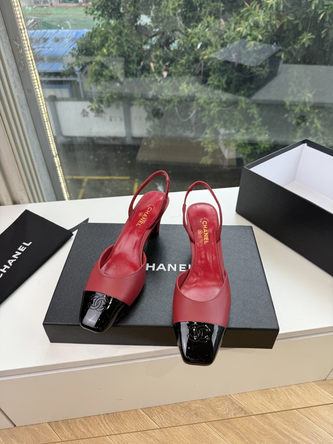 G238Chane*26ss新款玛丽珍单鞋高跟鞋凉鞋 温柔名媛的氛围感缓缓蔓延，圆润鞋头搭配精巧的小蝴蝶结，撞色方头贴标