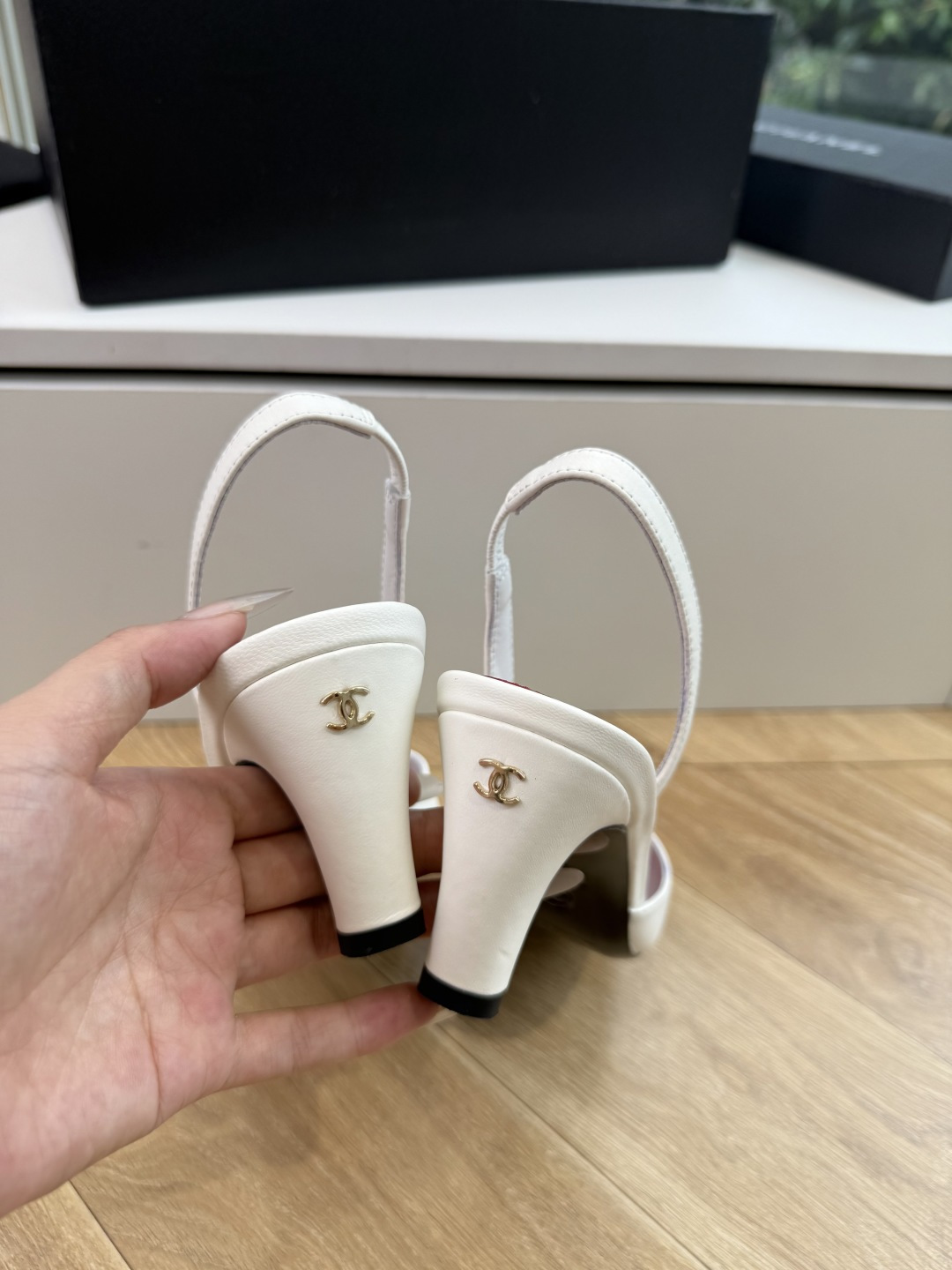 G238Chane*26ss新款玛丽珍单鞋高跟鞋凉鞋 温柔名媛的氛围感缓缓蔓延,圆润鞋头搭配精巧的小蝴蝶结,撞色方头贴标 G238Chane*26ss新款玛丽珍单鞋高跟鞋凉鞋 温柔名媛的氛围感缓缓蔓延,圆润鞋头搭配精巧的小蝴蝶结,撞色方头贴标